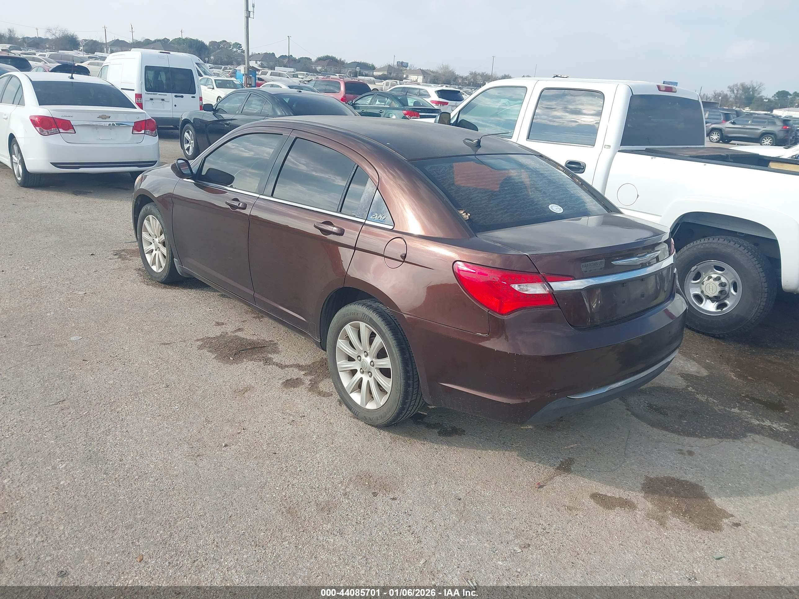 CHRYSLER 200 image 3