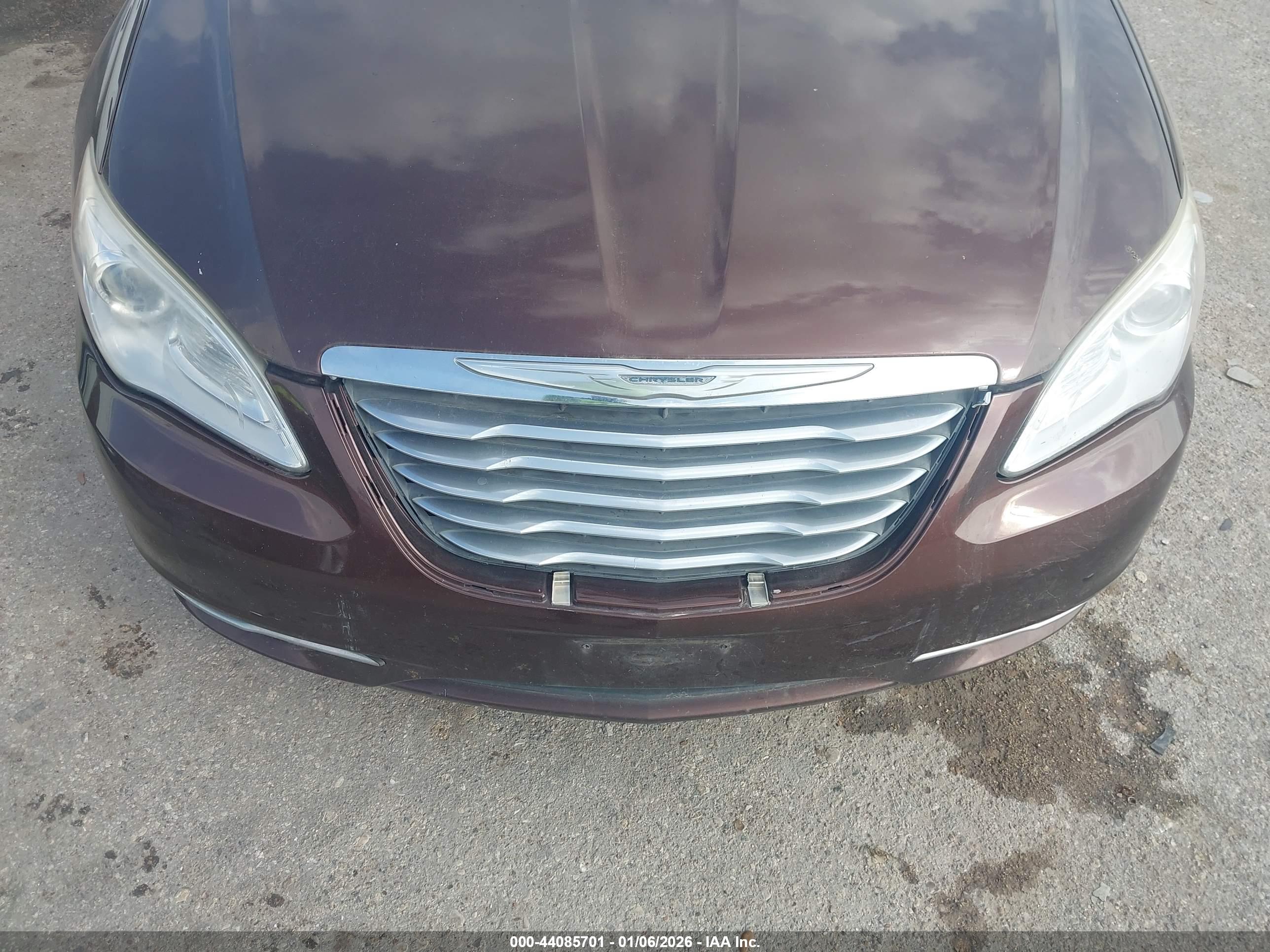 CHRYSLER 200 image 6