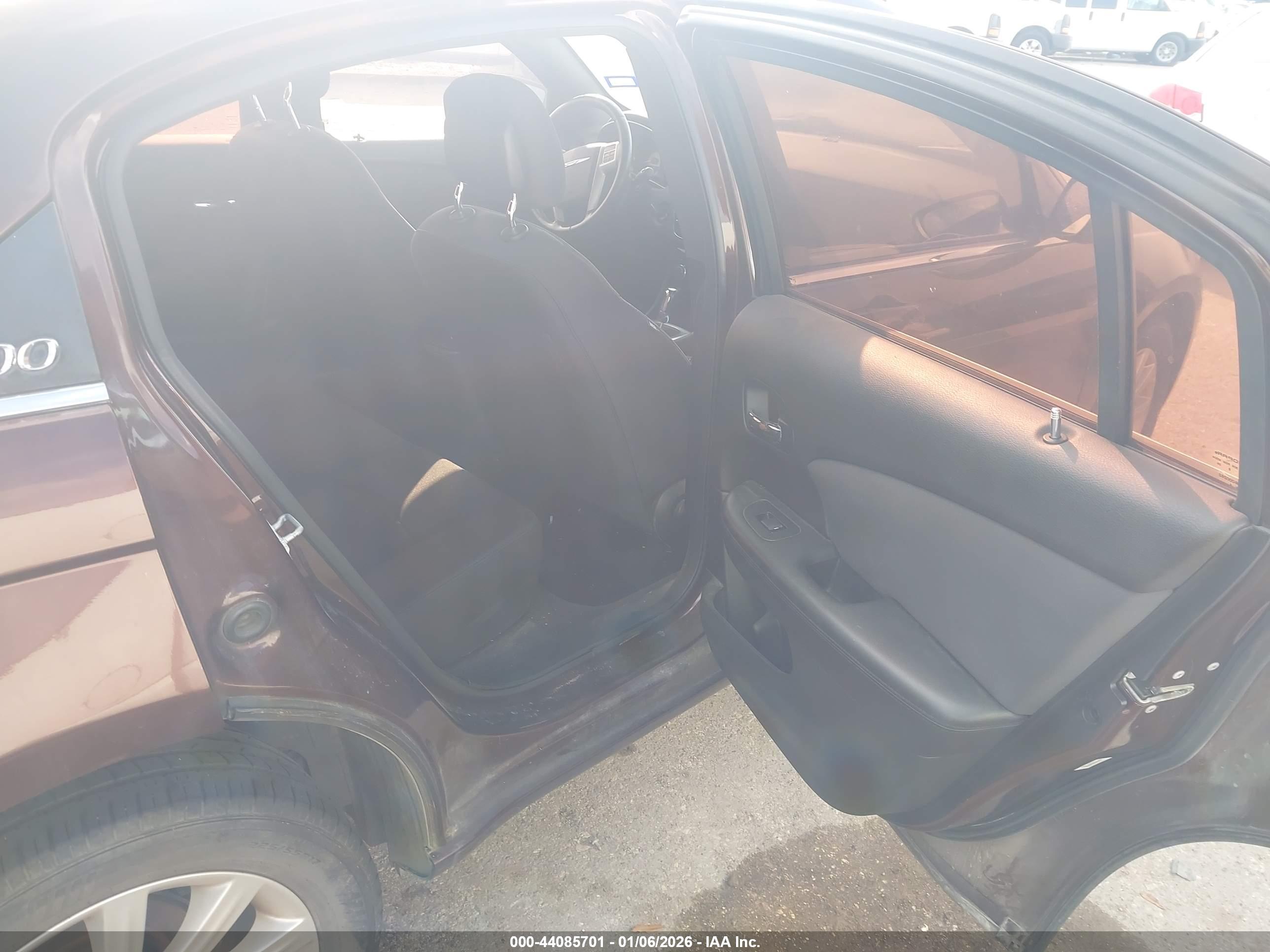 CHRYSLER 200 image 8
