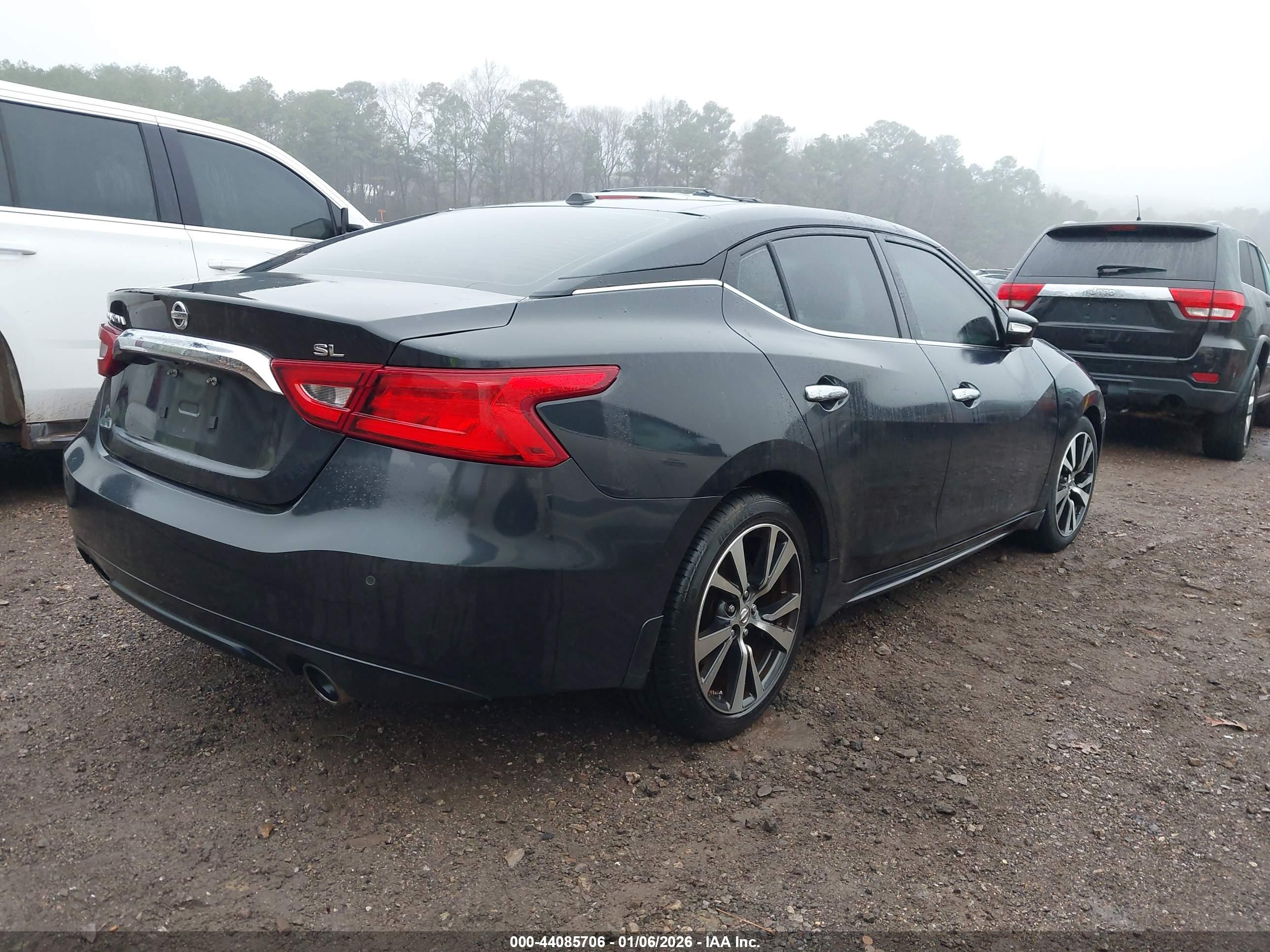NISSAN MAXIMA image 4