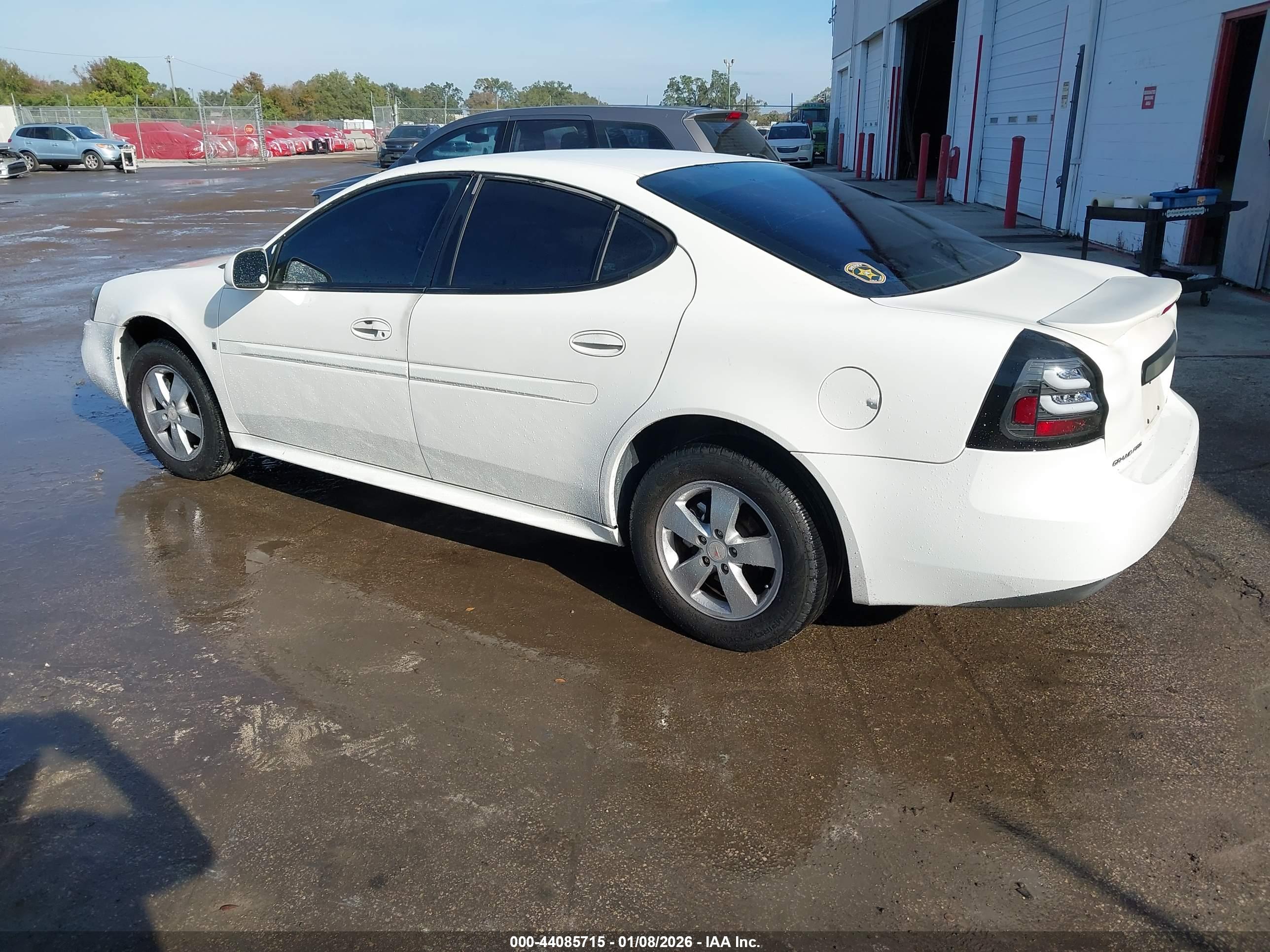 PONTIAC GRAND image 3