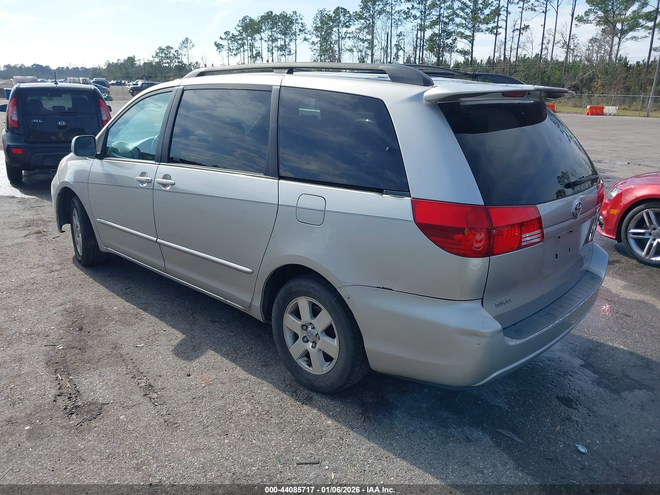 TOYOTA SIENNA image 3