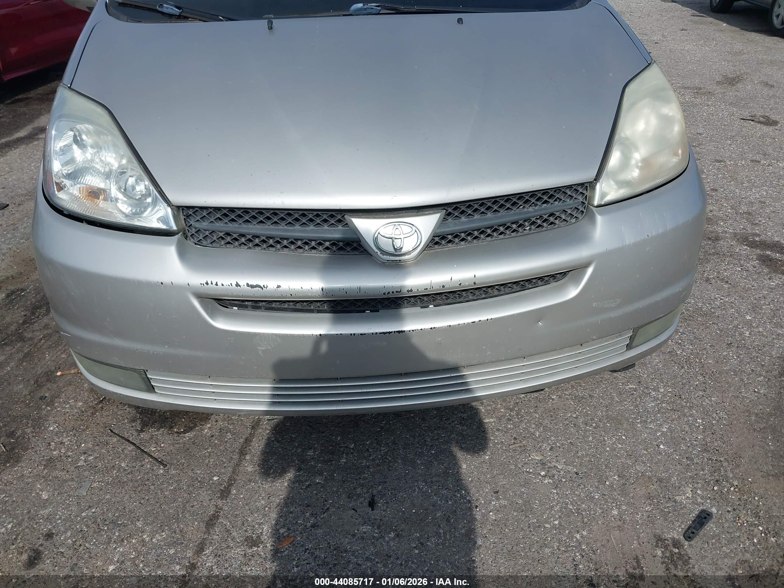 TOYOTA SIENNA image 6