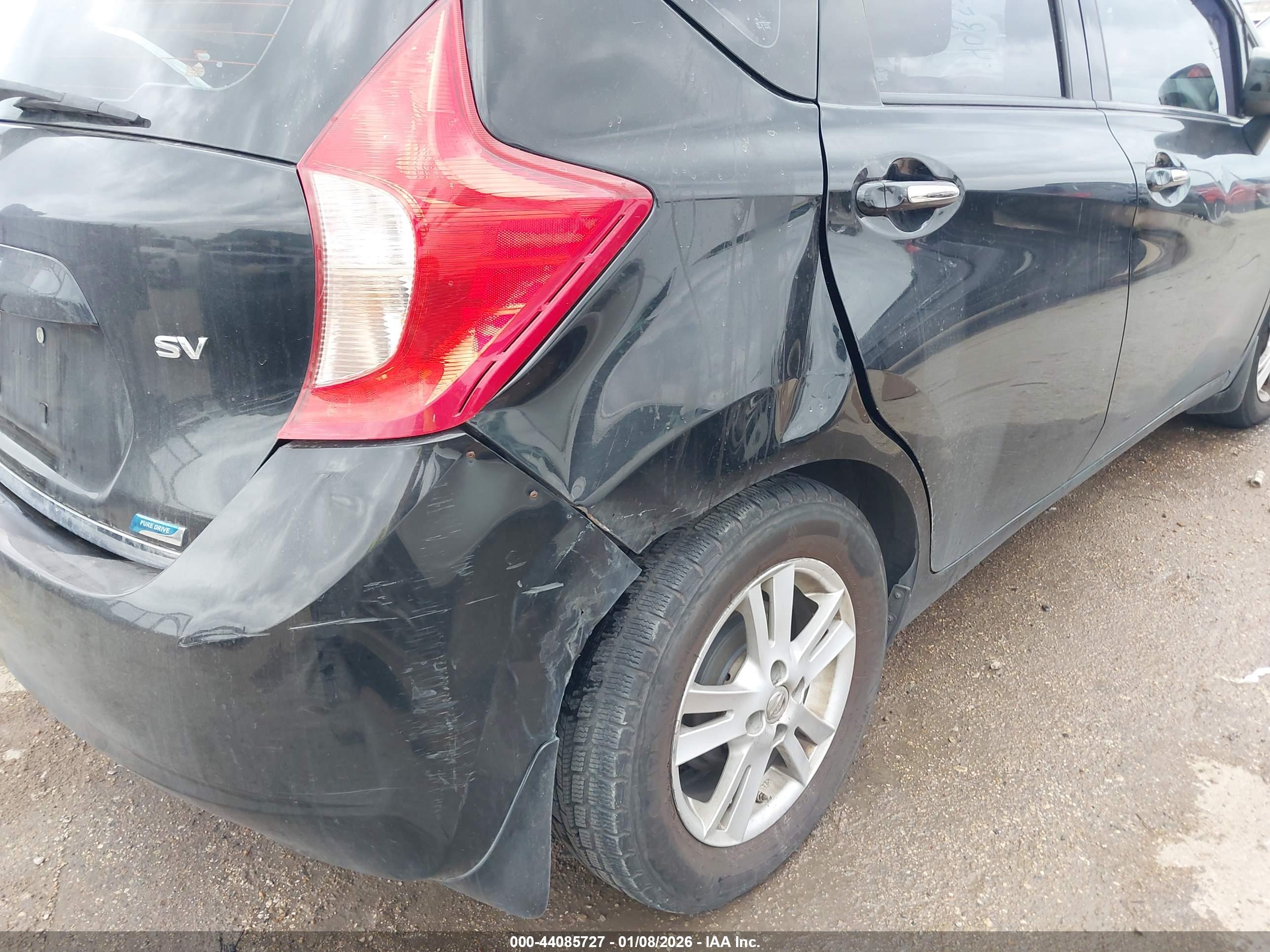 NISSAN VERSA image 6