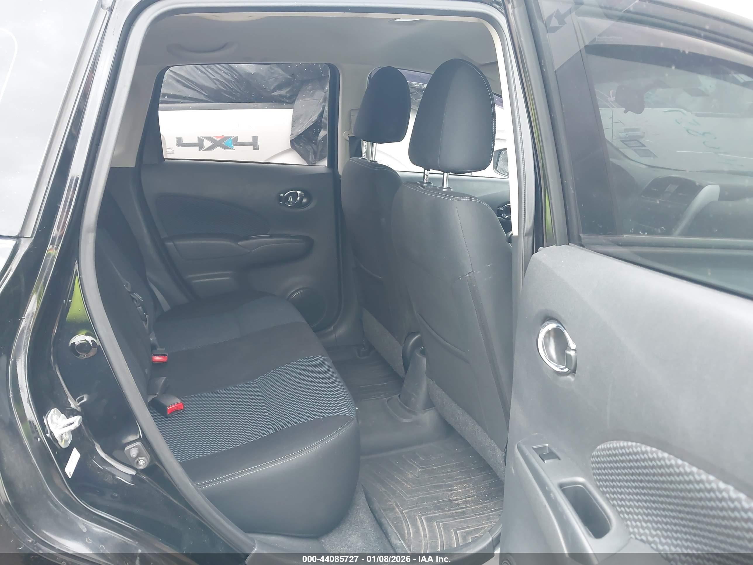 NISSAN VERSA image 8