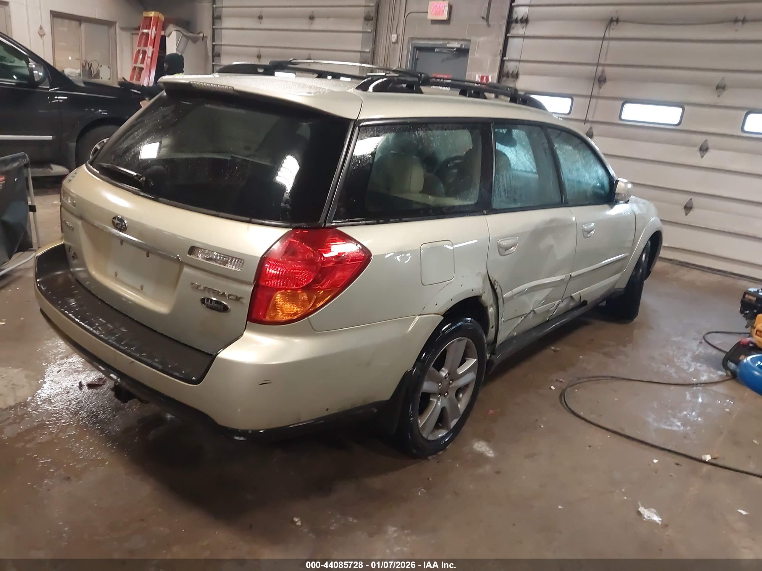 SUBARU OUTBACK image 4
