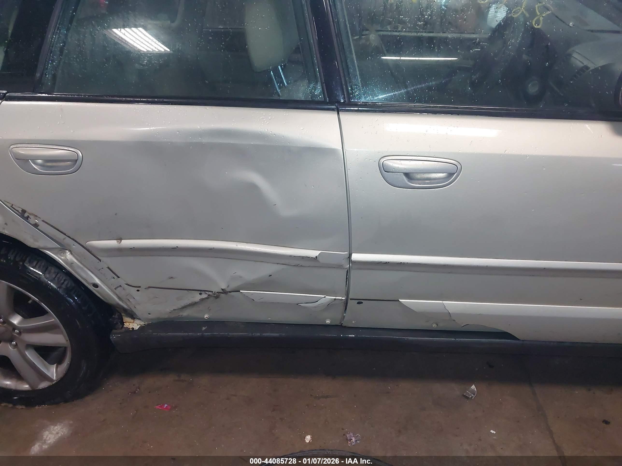 SUBARU OUTBACK image 6