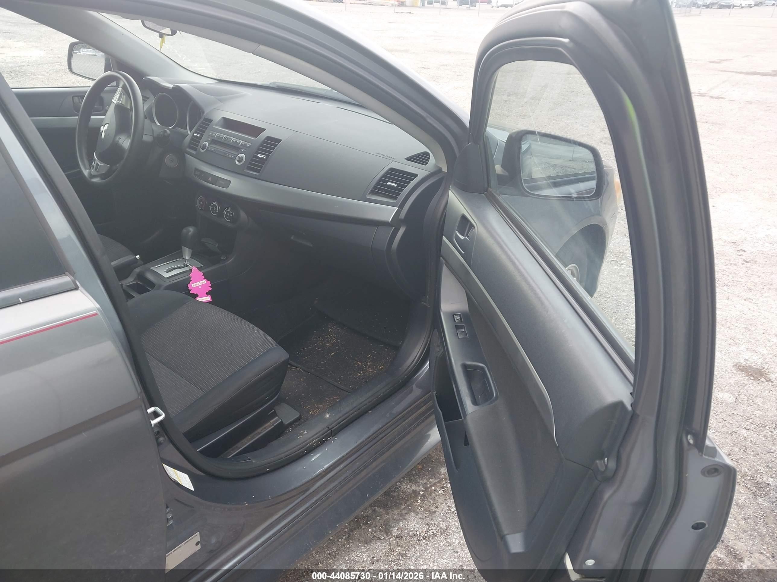 MITSUBISHI LANCER image 5