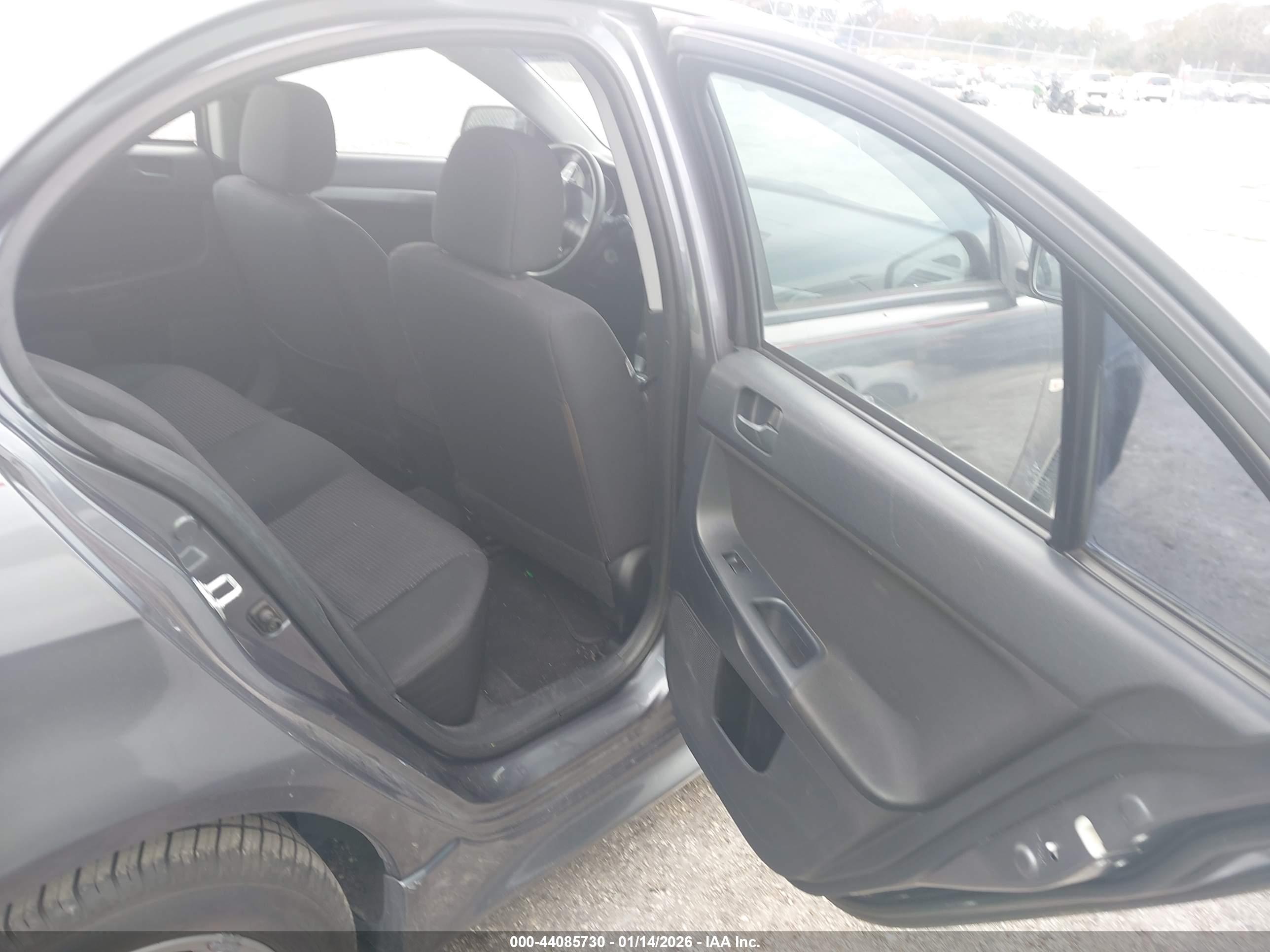 MITSUBISHI LANCER image 8