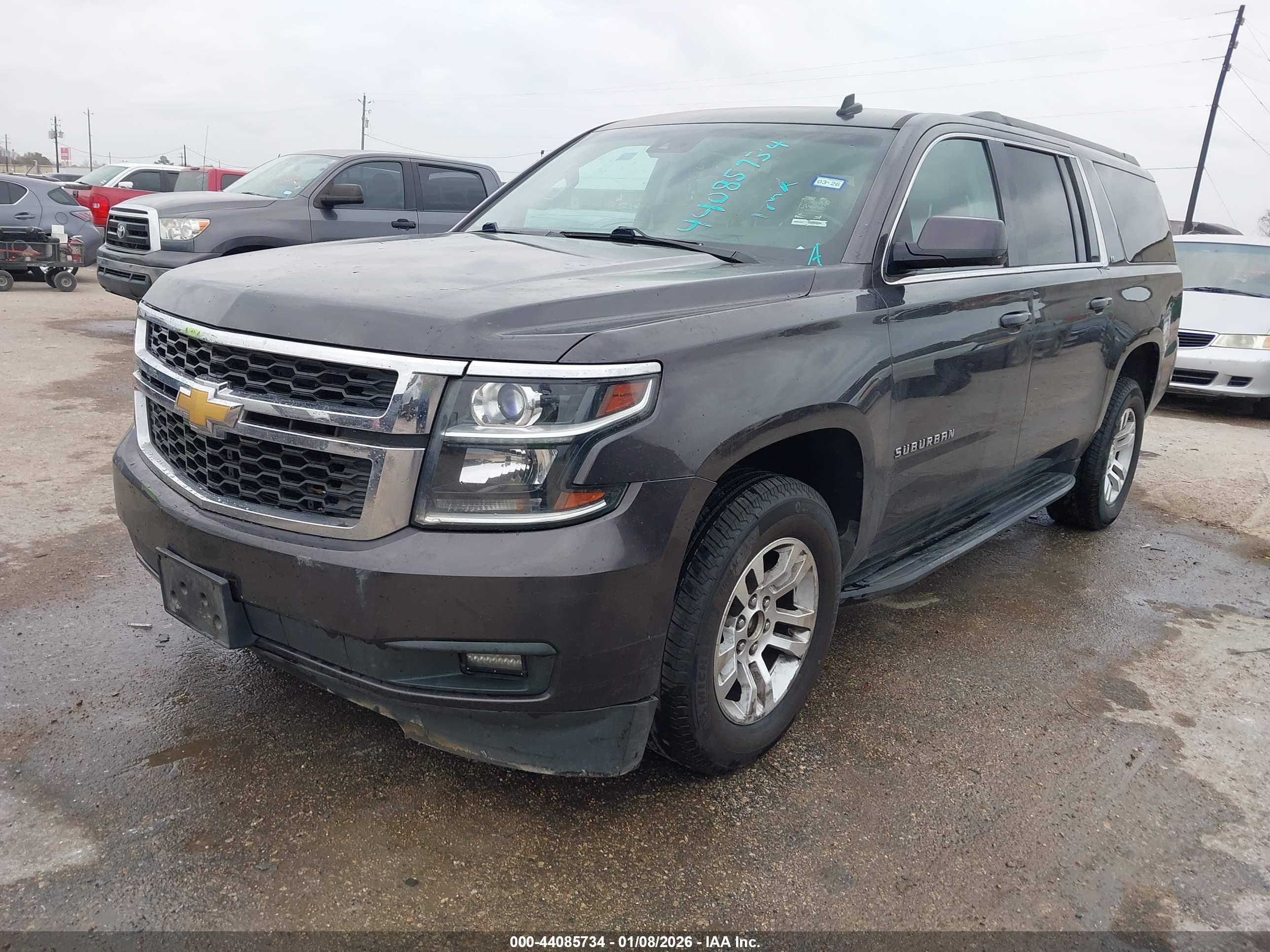 CHEVROLET SUBURBAN image 2