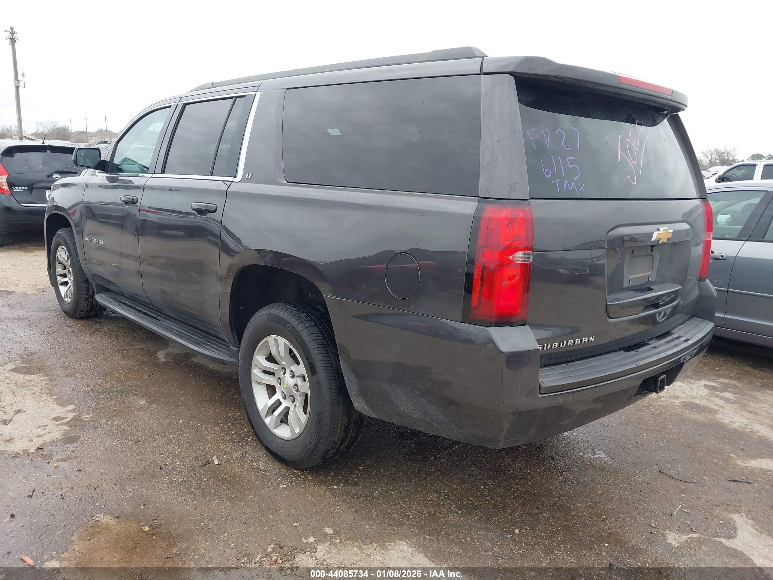 CHEVROLET SUBURBAN image 3