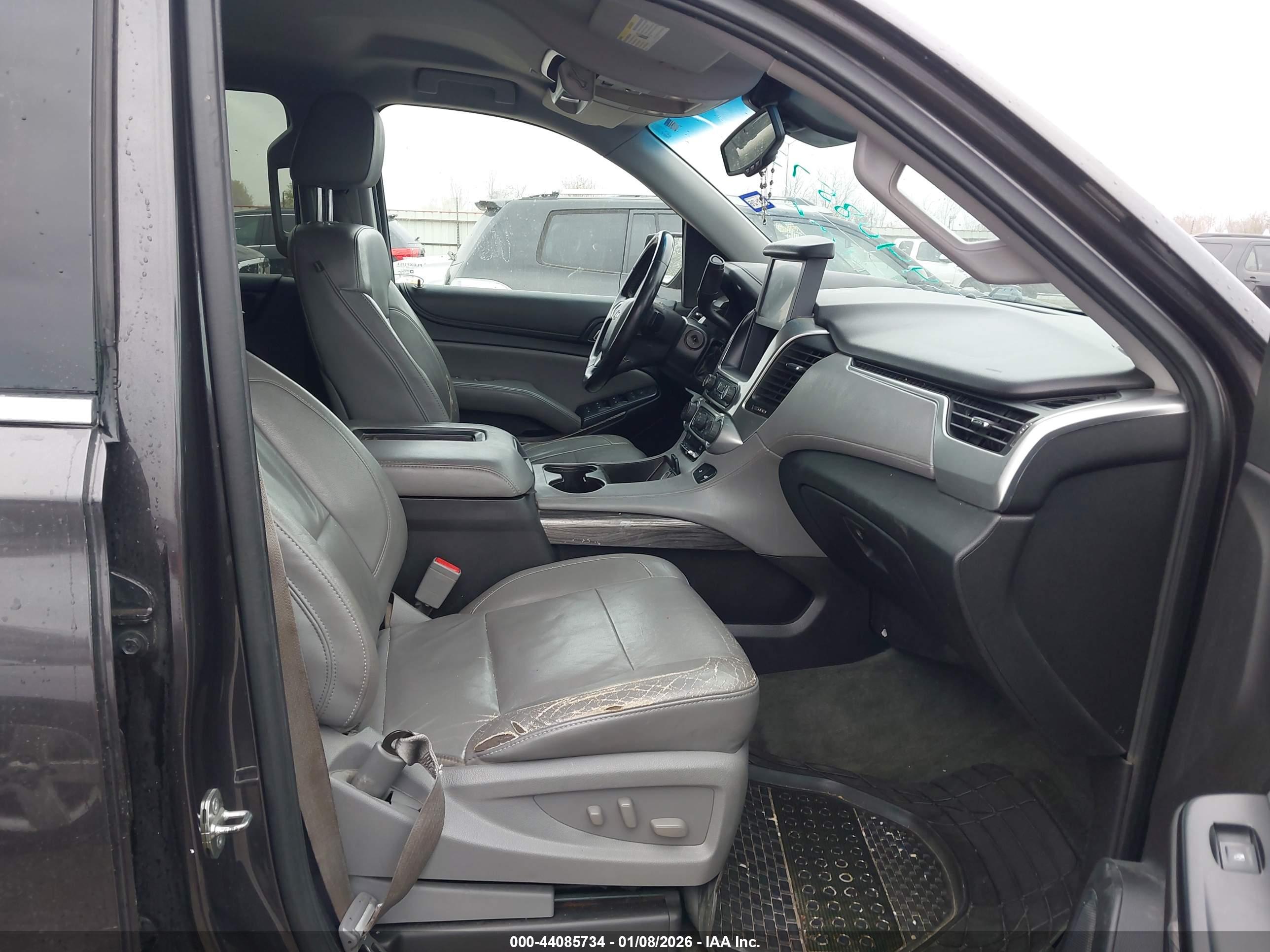 CHEVROLET SUBURBAN image 5