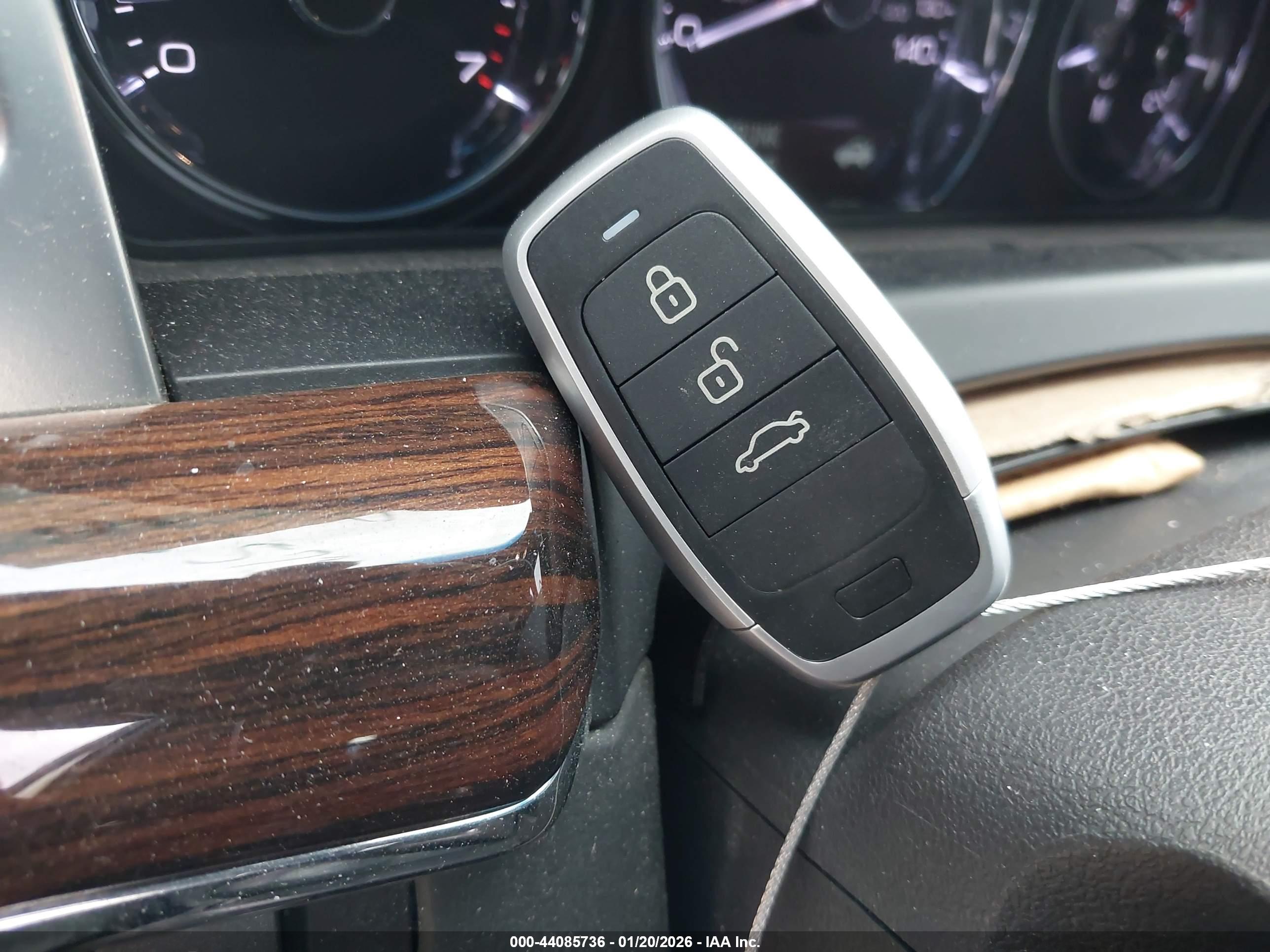 LINCOLN MKS image 11