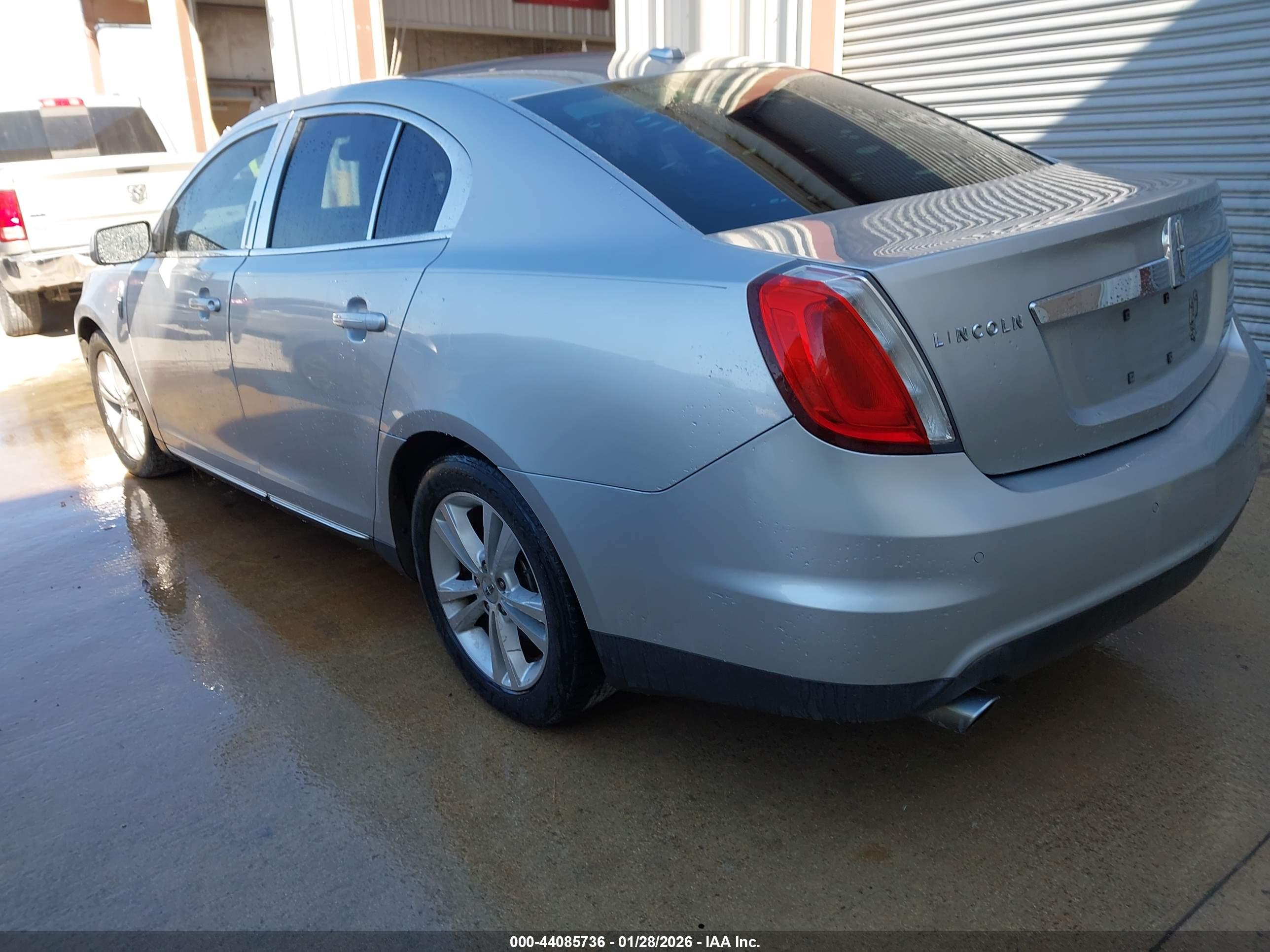 LINCOLN MKS image 3