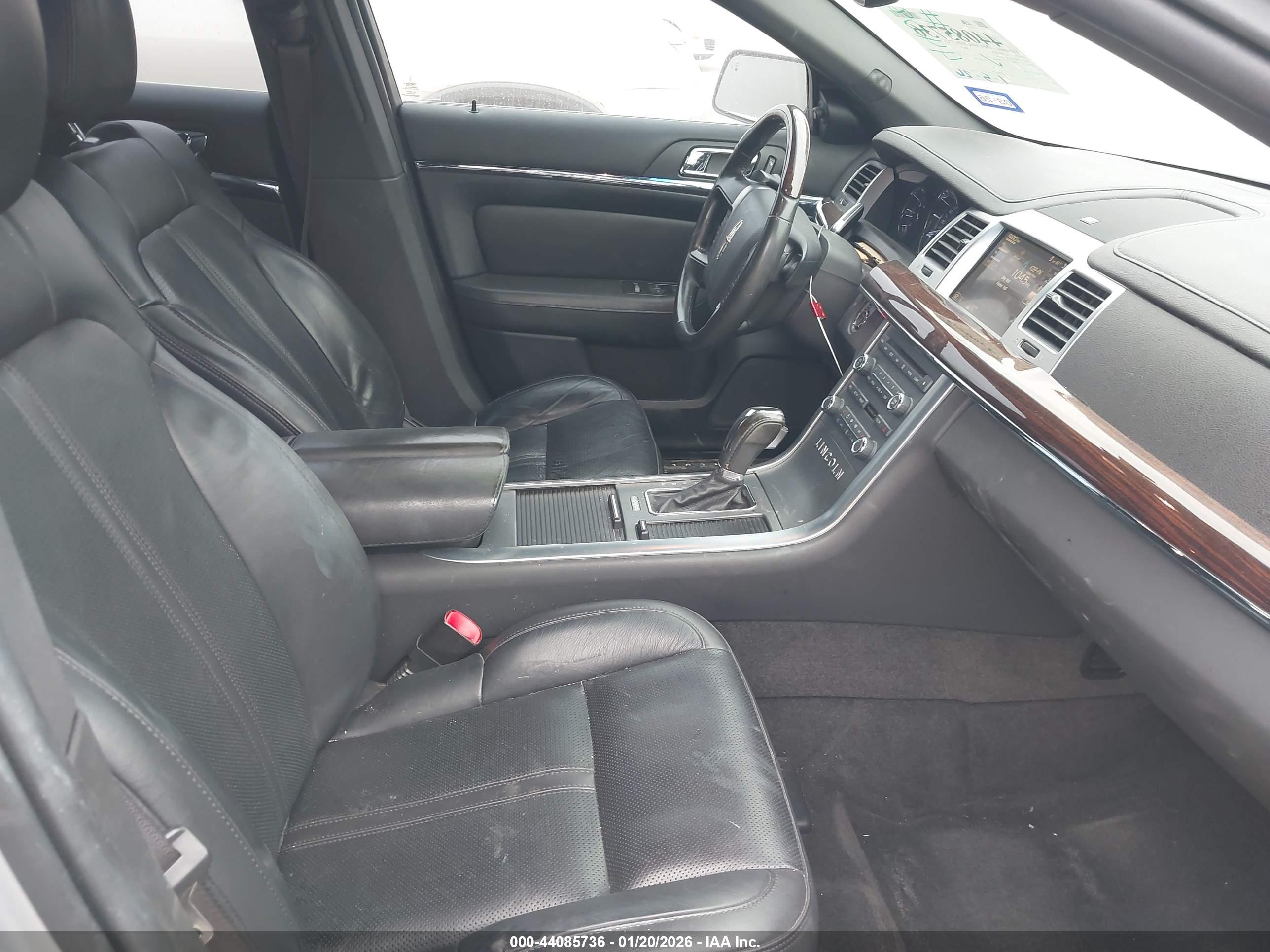 LINCOLN MKS image 5
