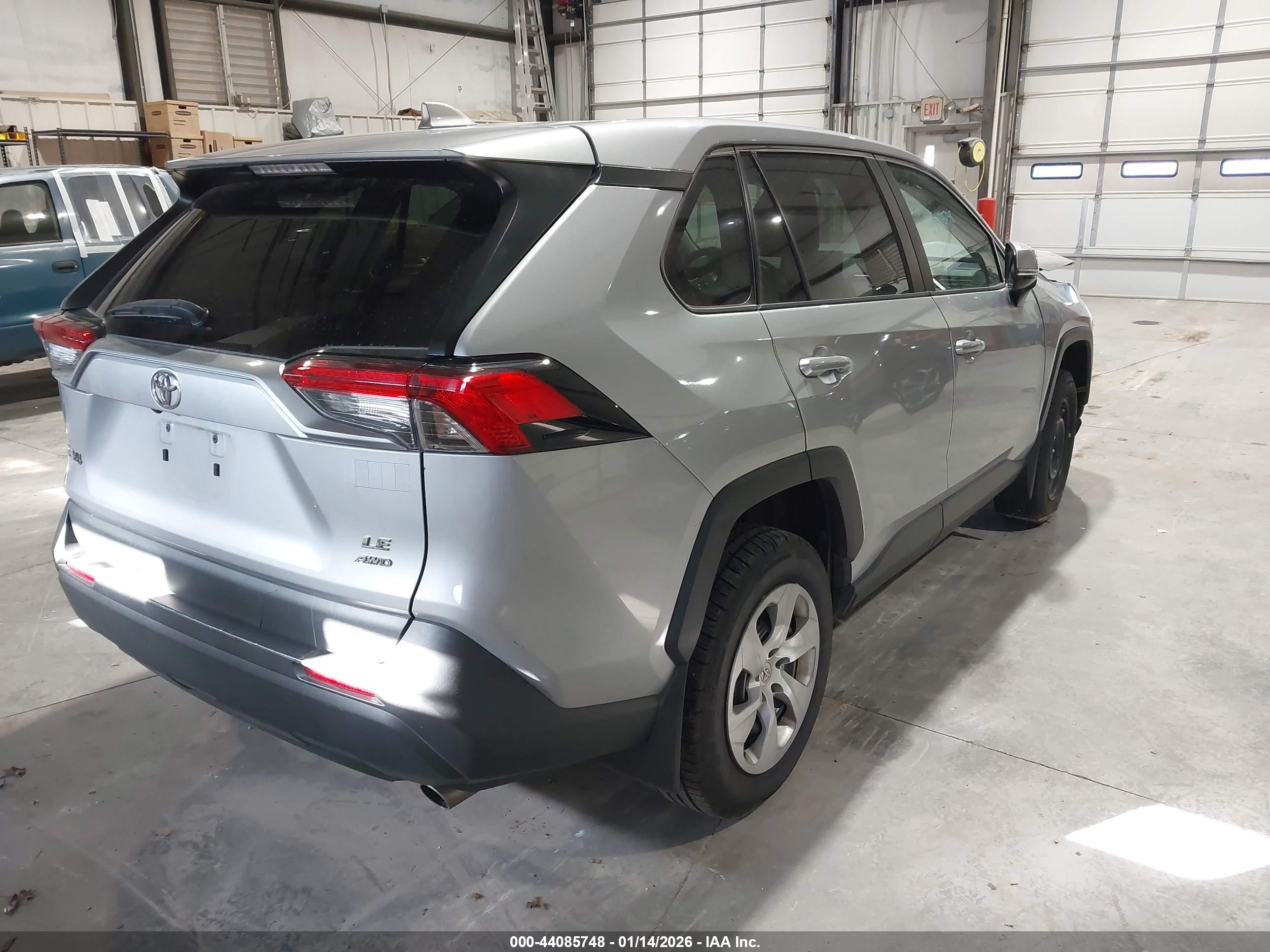 TOYOTA RAV4 image 4