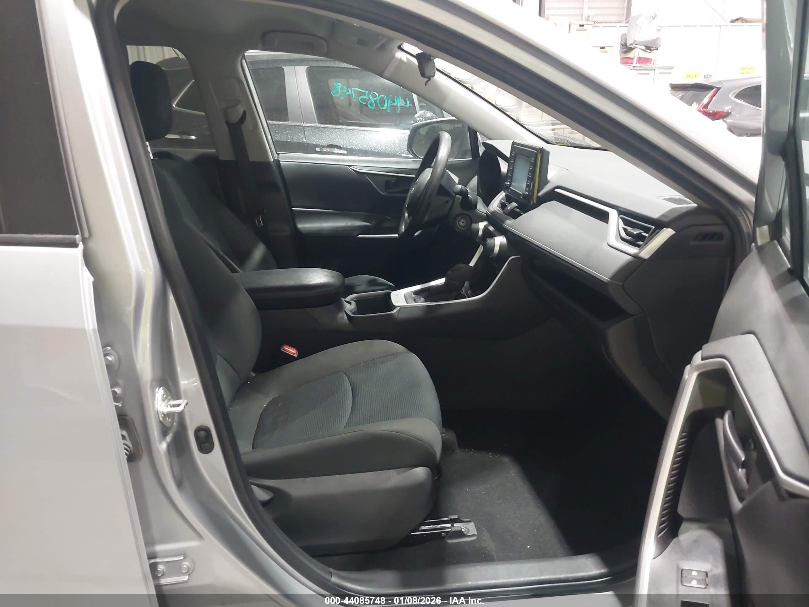 TOYOTA RAV4 image 5