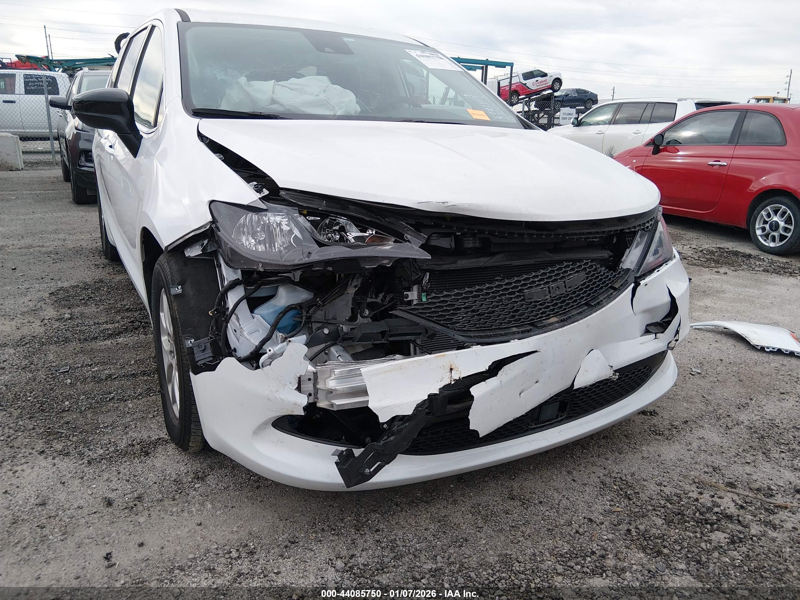 CHRYSLER VOYAGER image 6