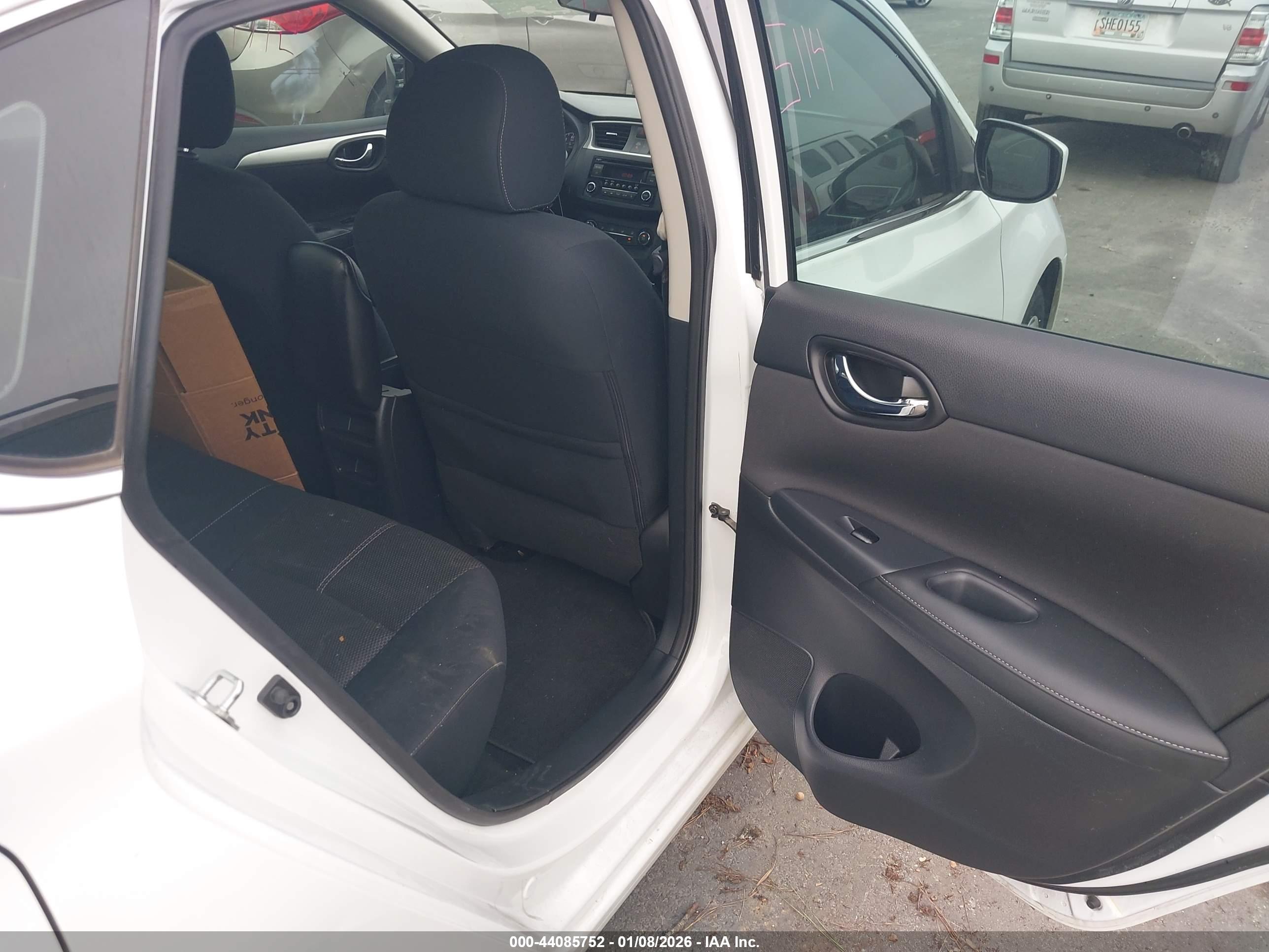 NISSAN SENTRA image 8