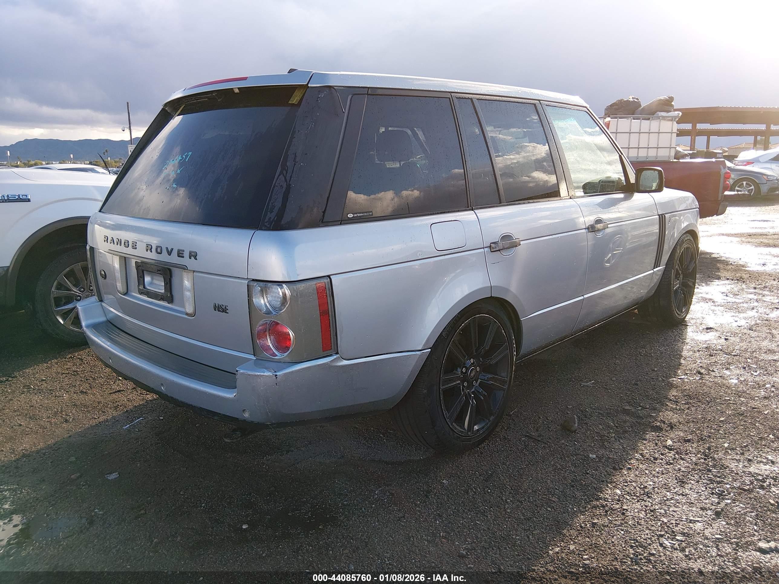LAND ROVER image 4