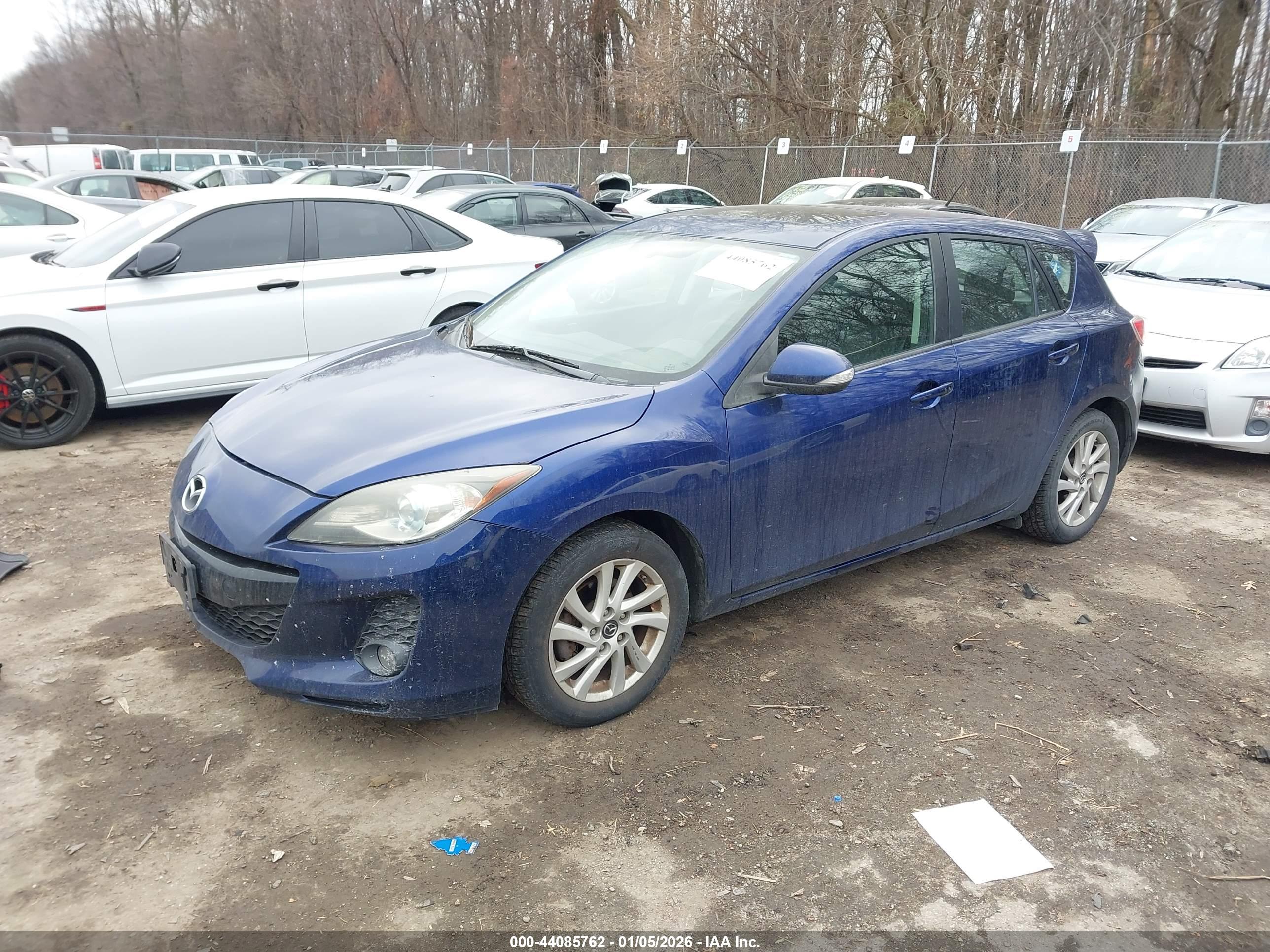 MAZDA MAZDA3 image 2