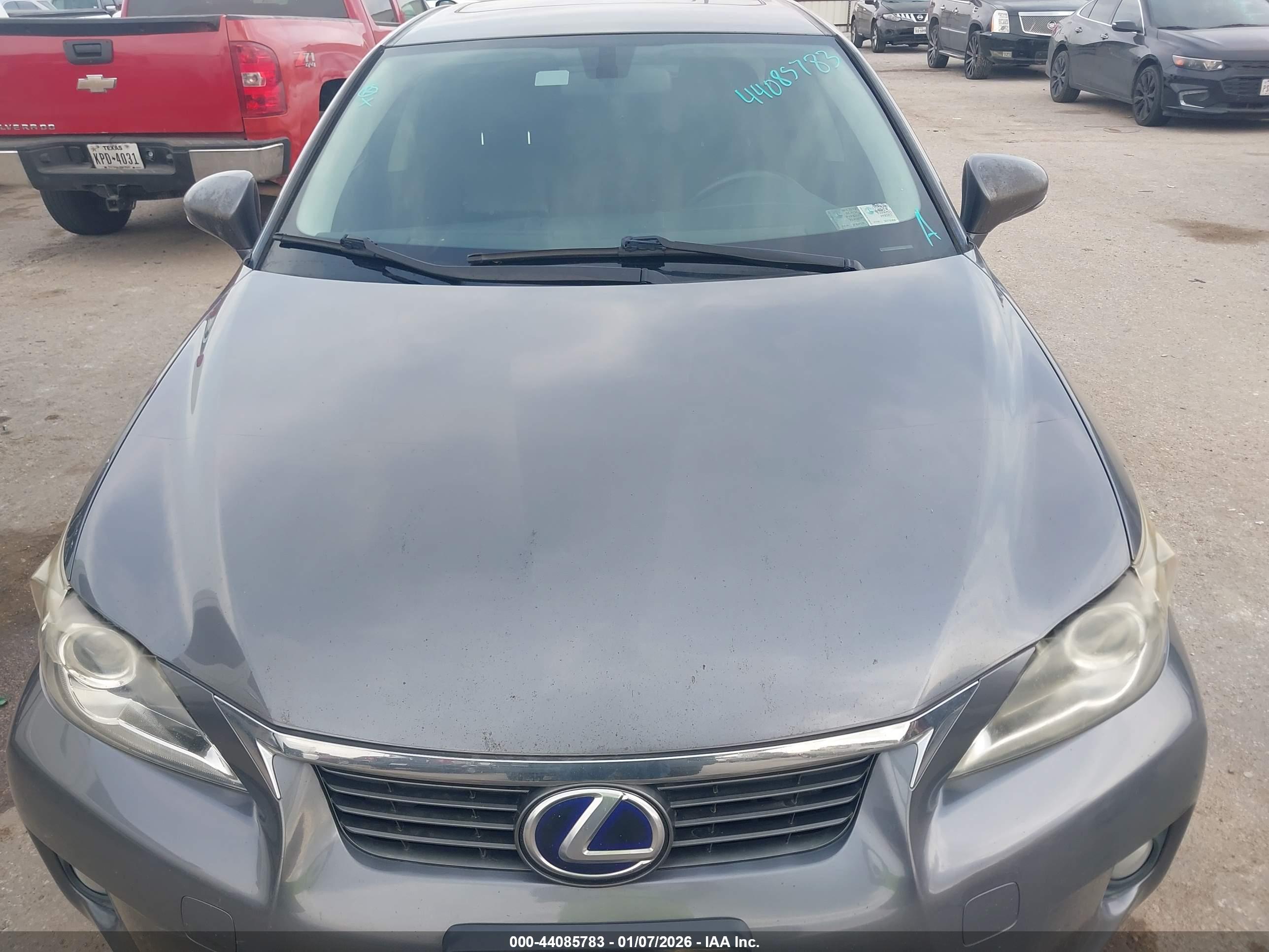 LEXUS CT image 10