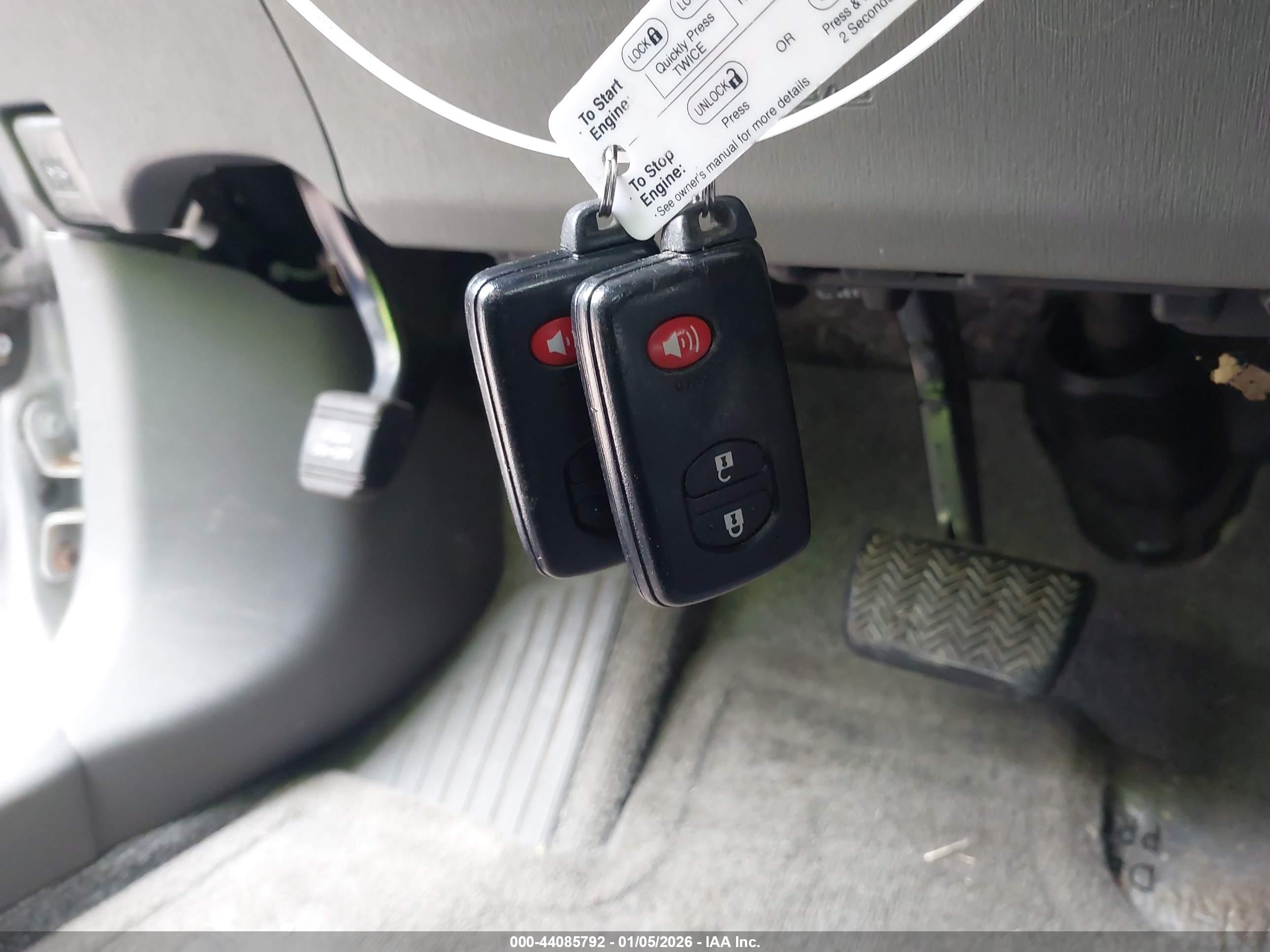 TOYOTA PRIUS image 11
