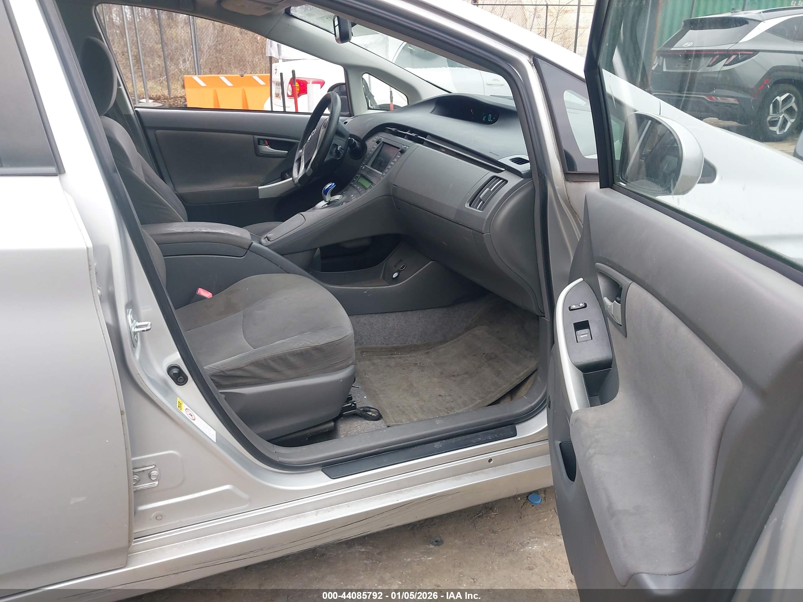 TOYOTA PRIUS image 5