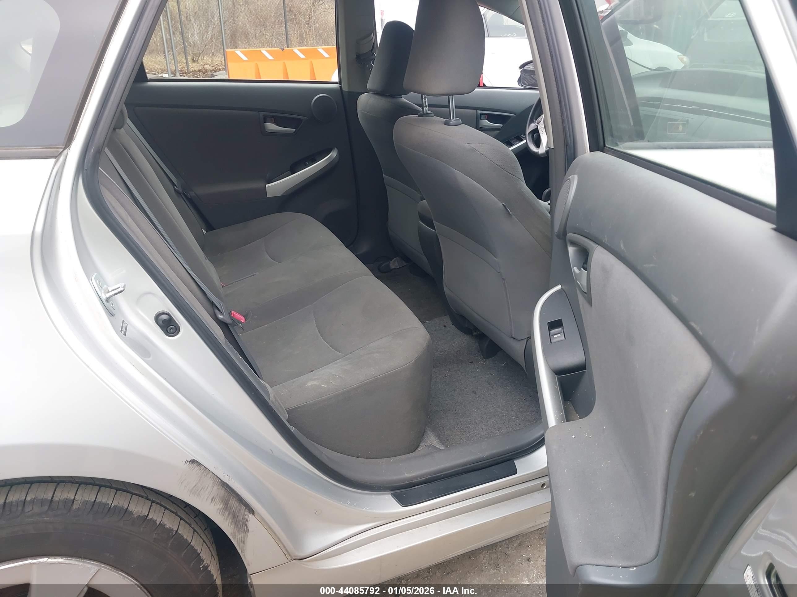 TOYOTA PRIUS image 8