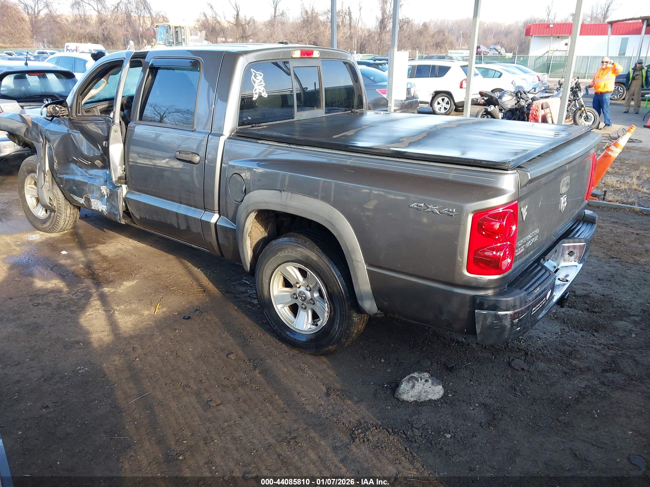 DODGE DAKOTA image 3