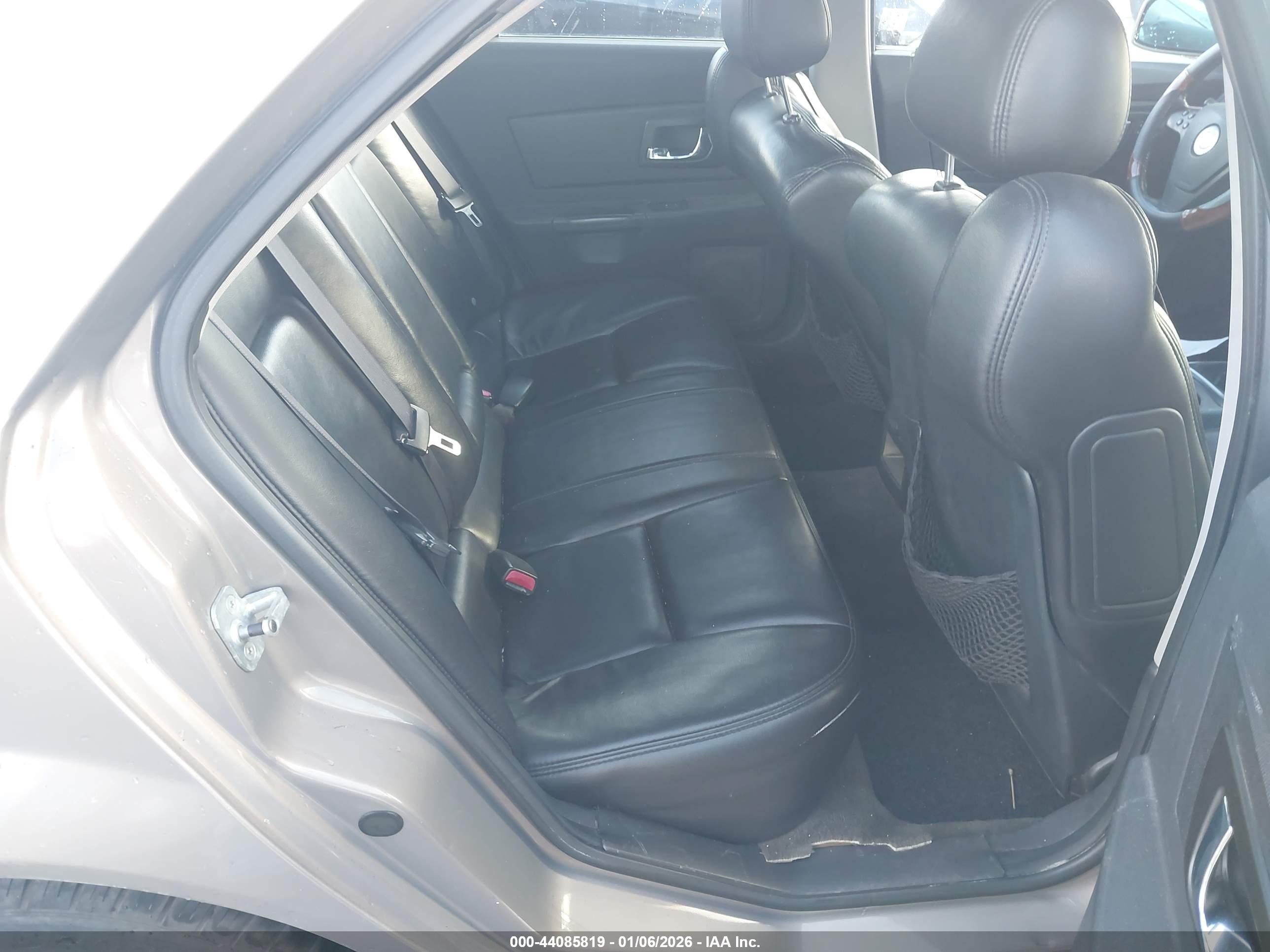 CADILLAC CTS image 8