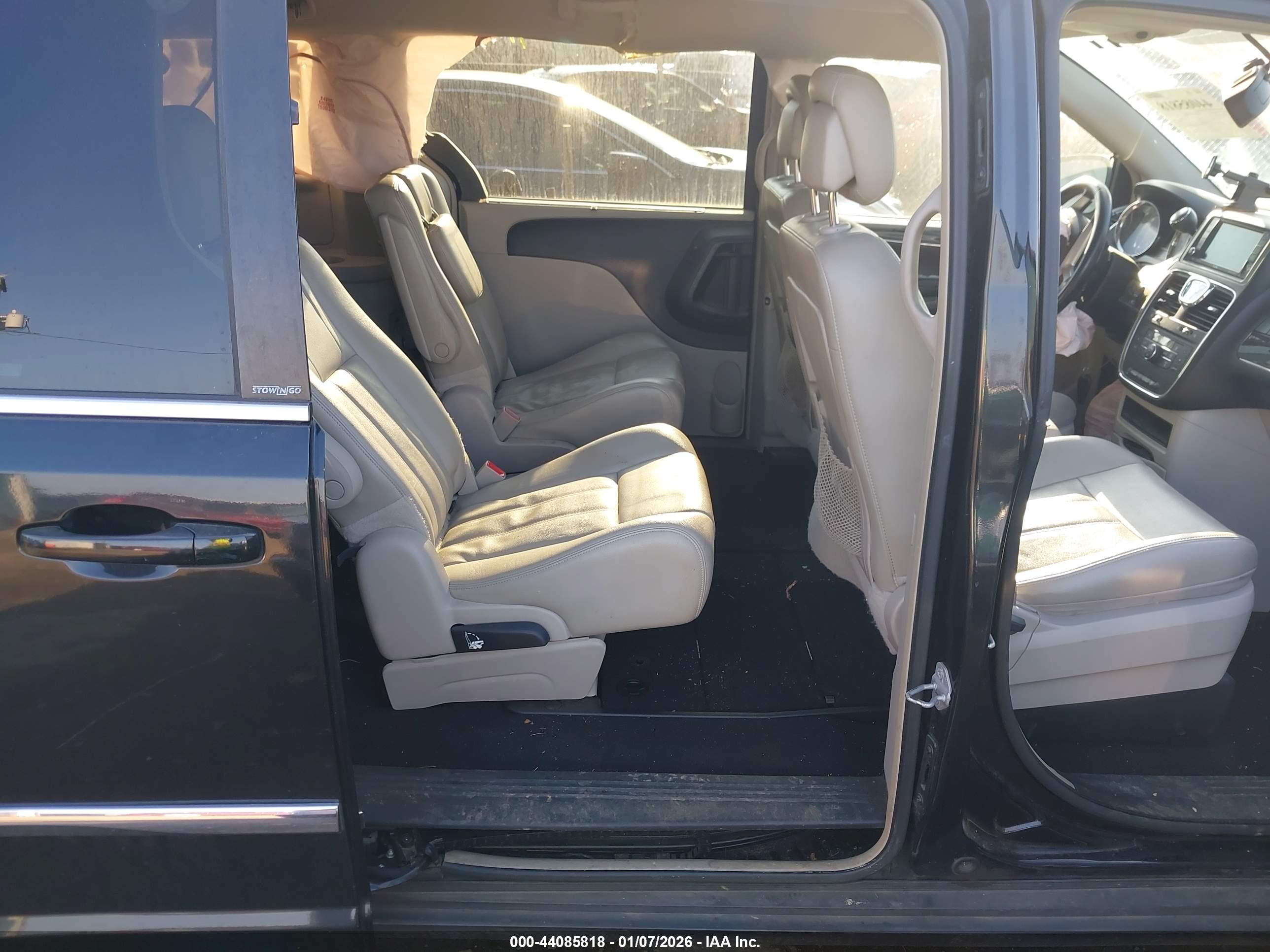 CHRYSLER TOWN image 8