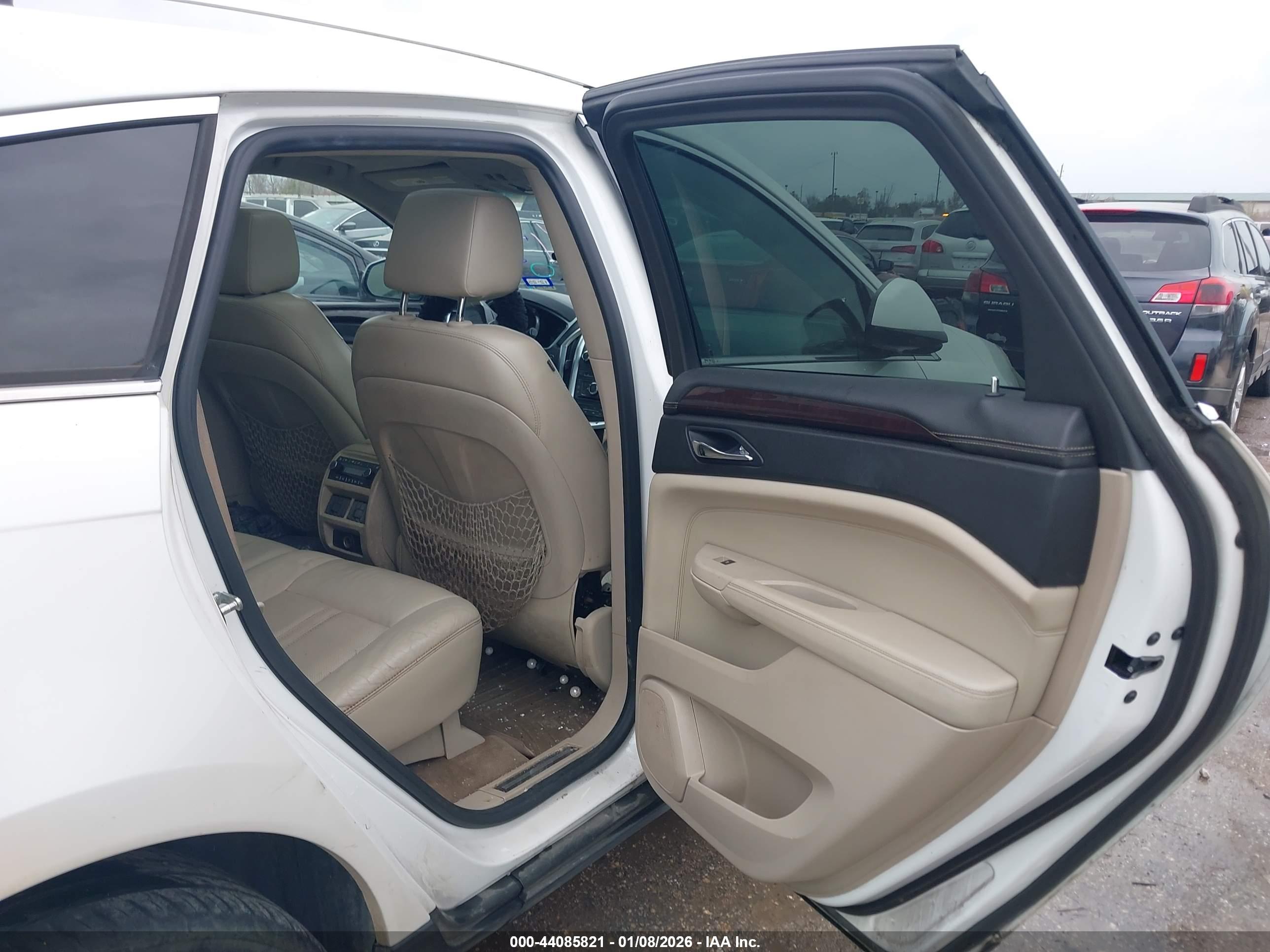 CADILLAC SRX image 8