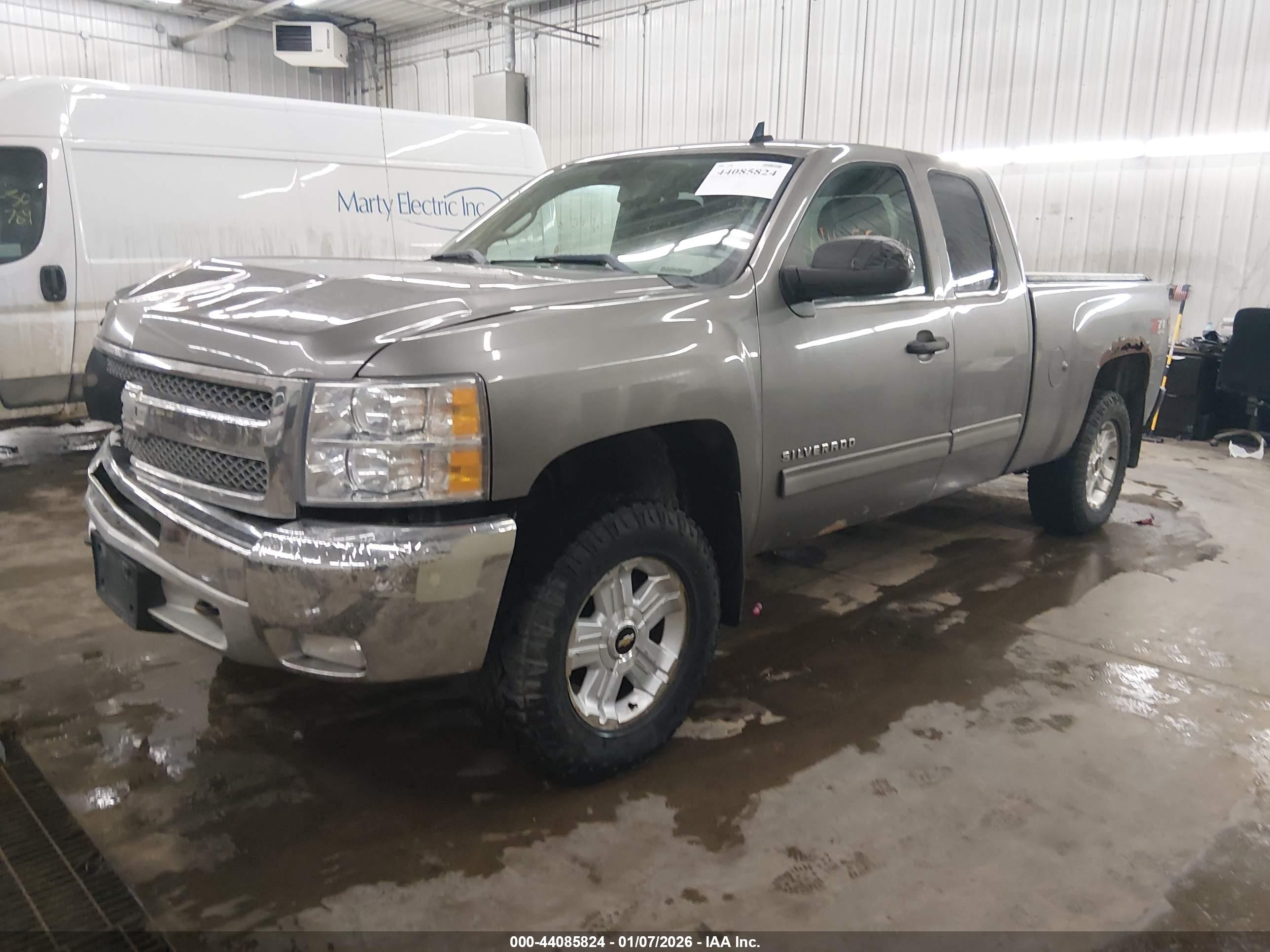 CHEVROLET SILVERADO image 2