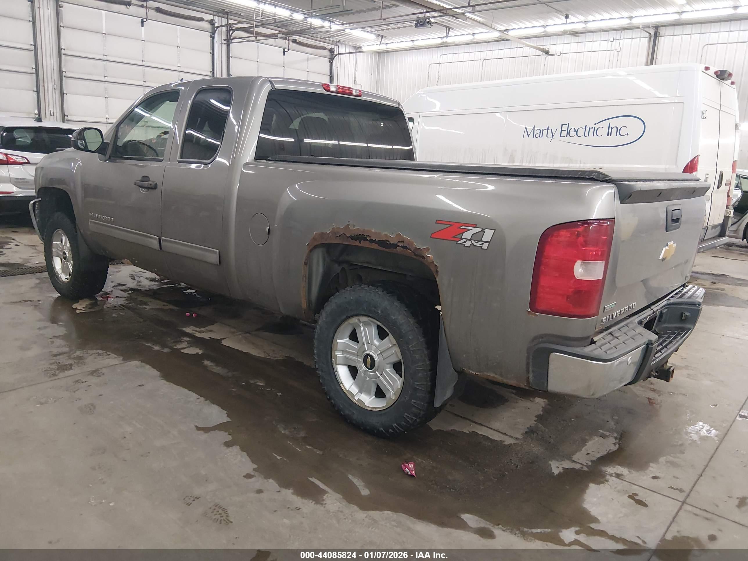 CHEVROLET SILVERADO image 3