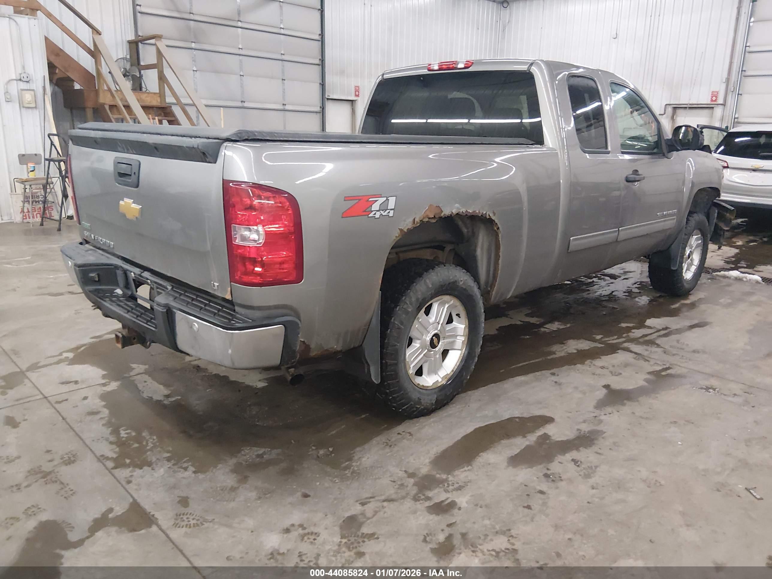CHEVROLET SILVERADO image 4