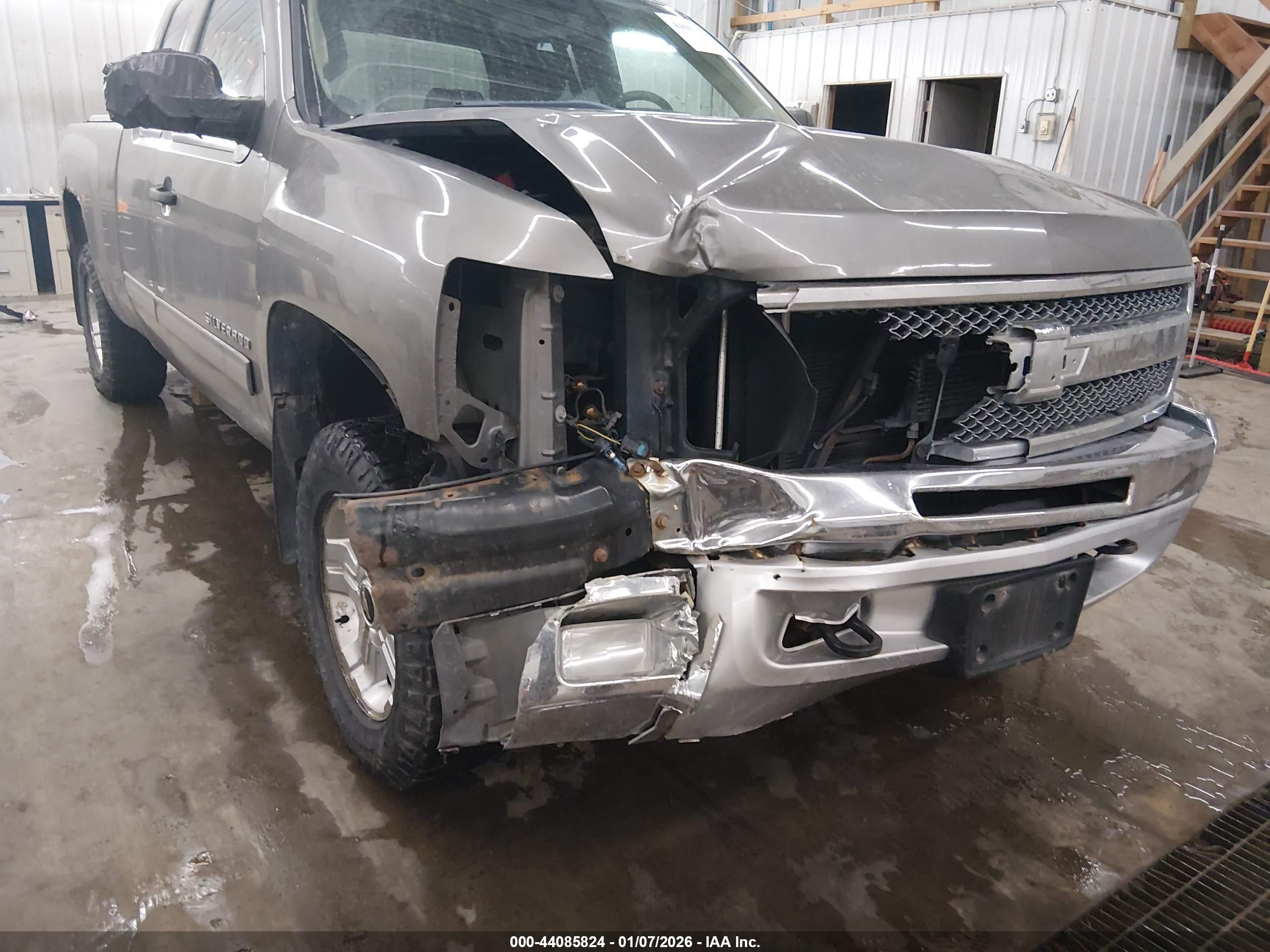 CHEVROLET SILVERADO image 6