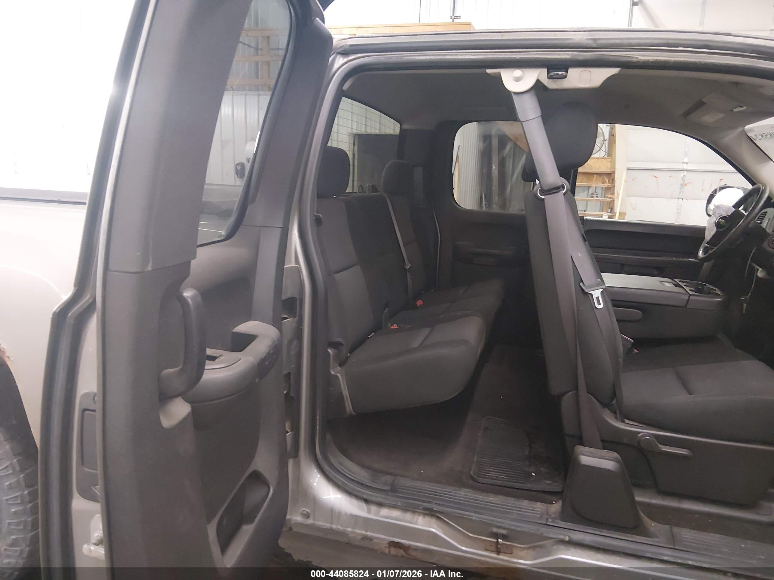 CHEVROLET SILVERADO image 8