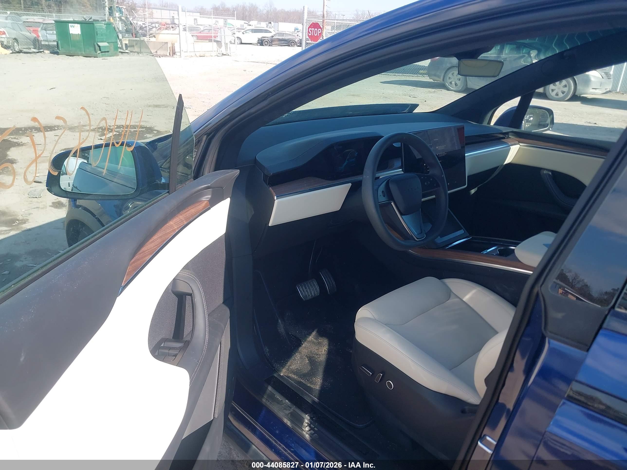 TESLA MODEL image 5