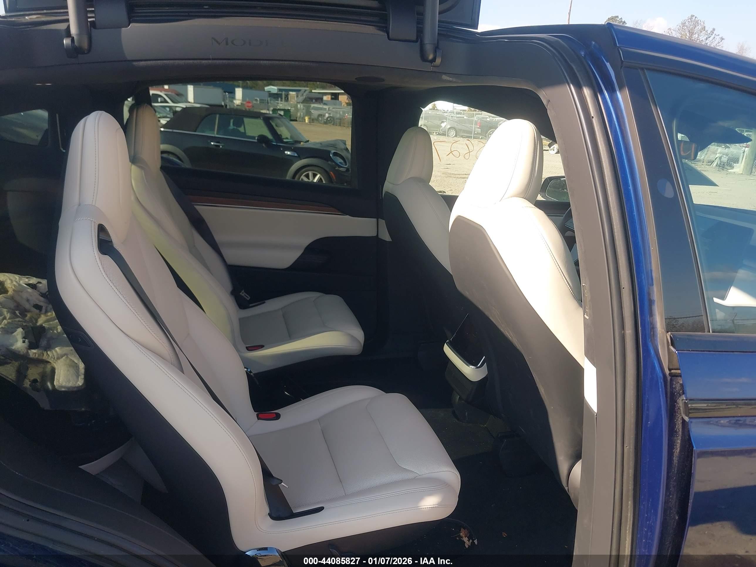 TESLA MODEL image 8