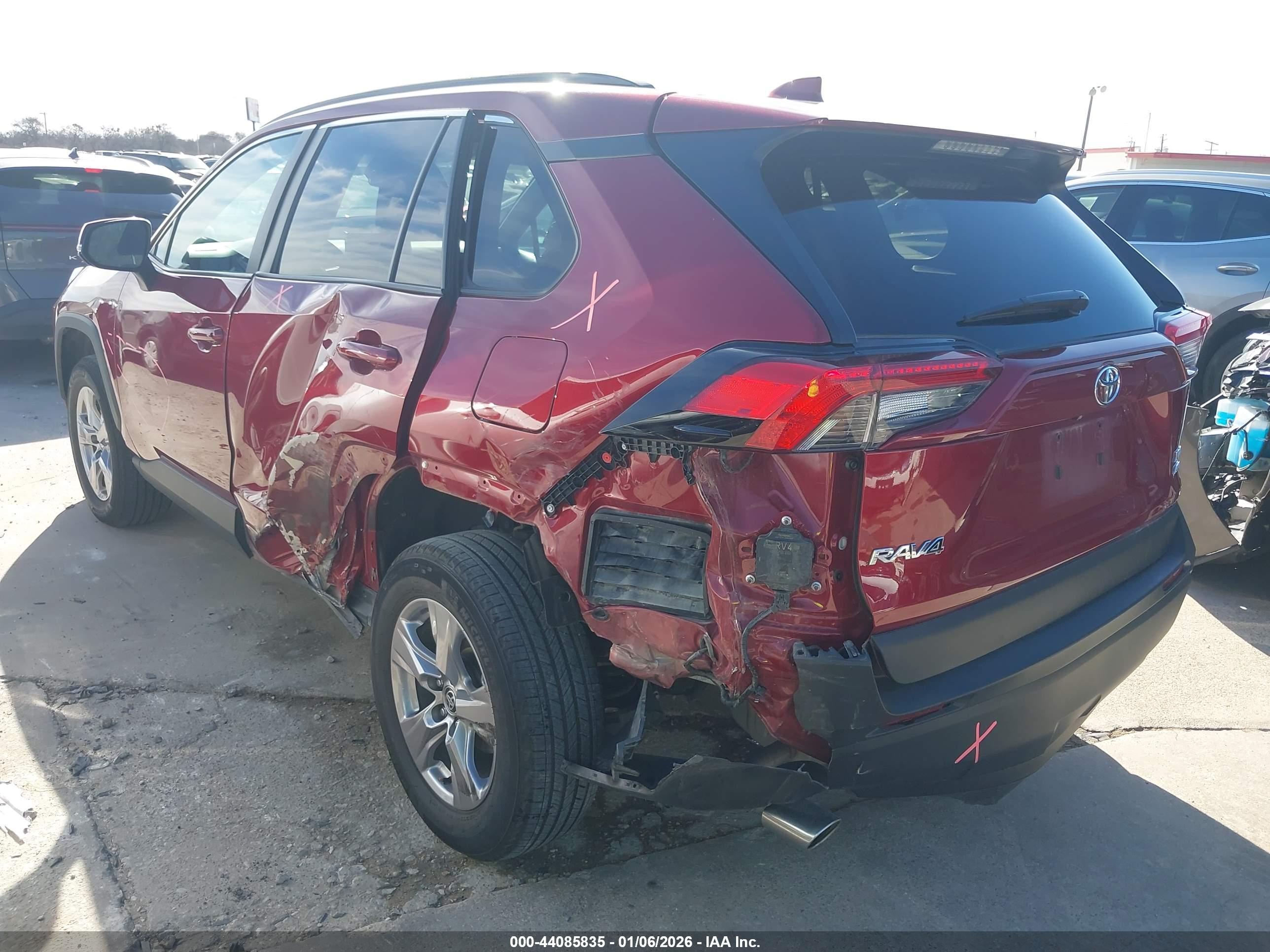 TOYOTA RAV4 image 3