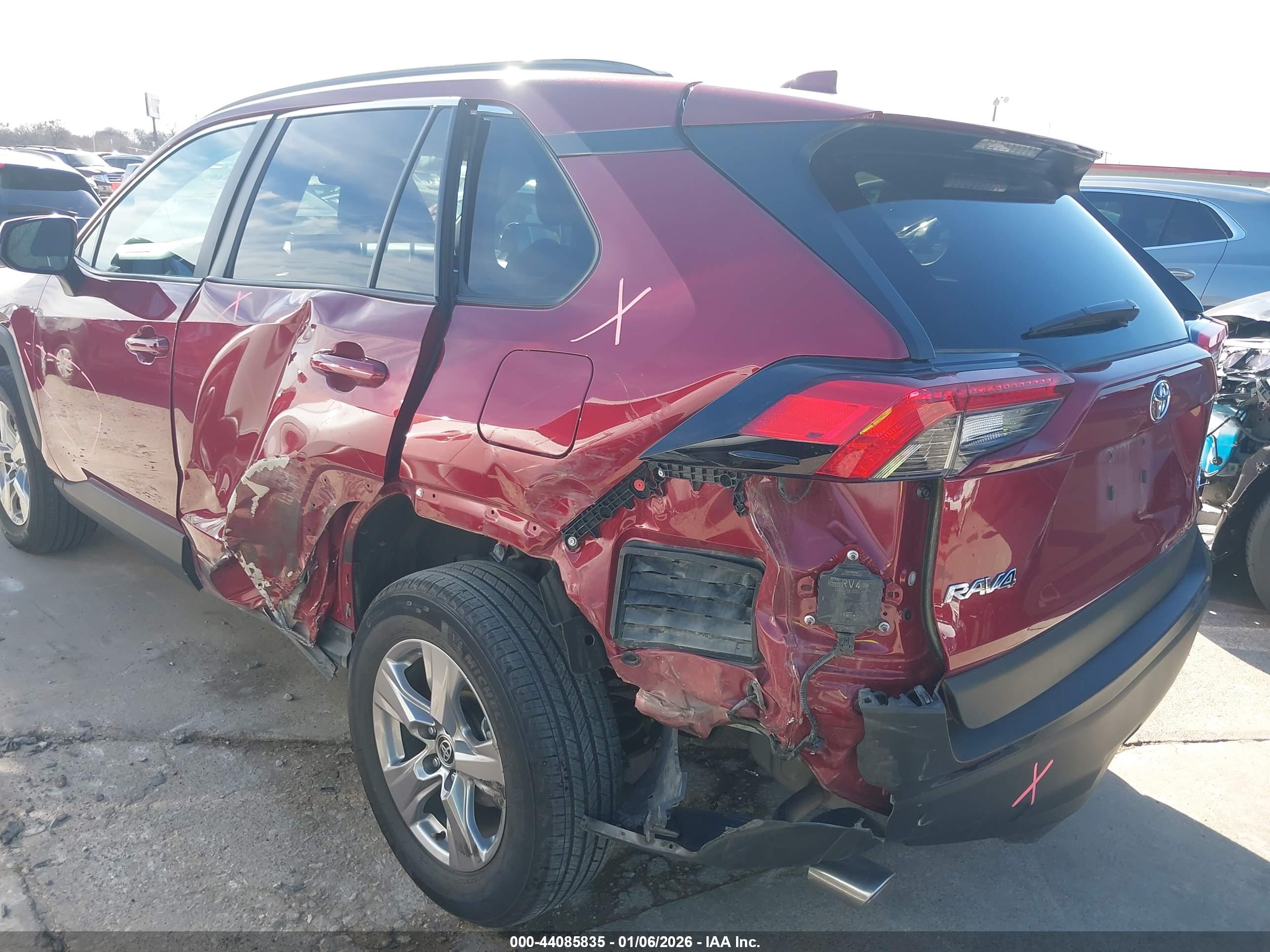 TOYOTA RAV4 image 6