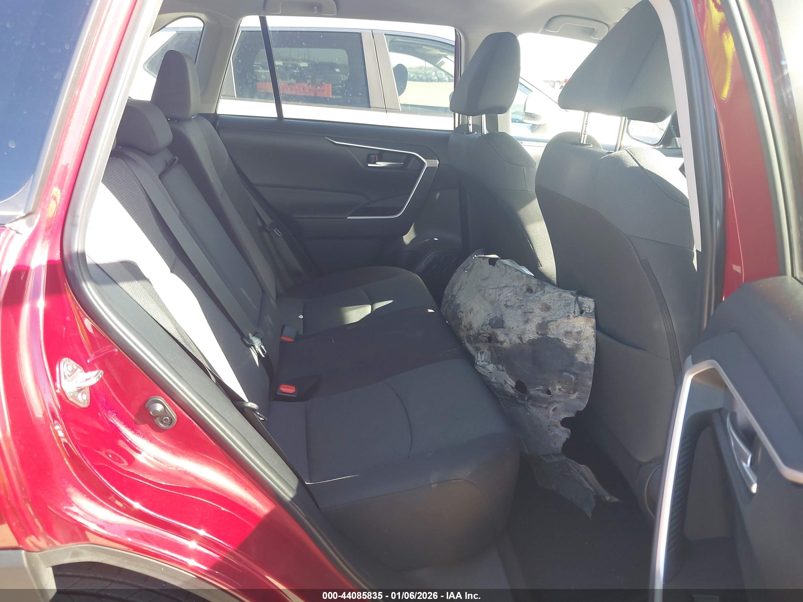 TOYOTA RAV4 image 8