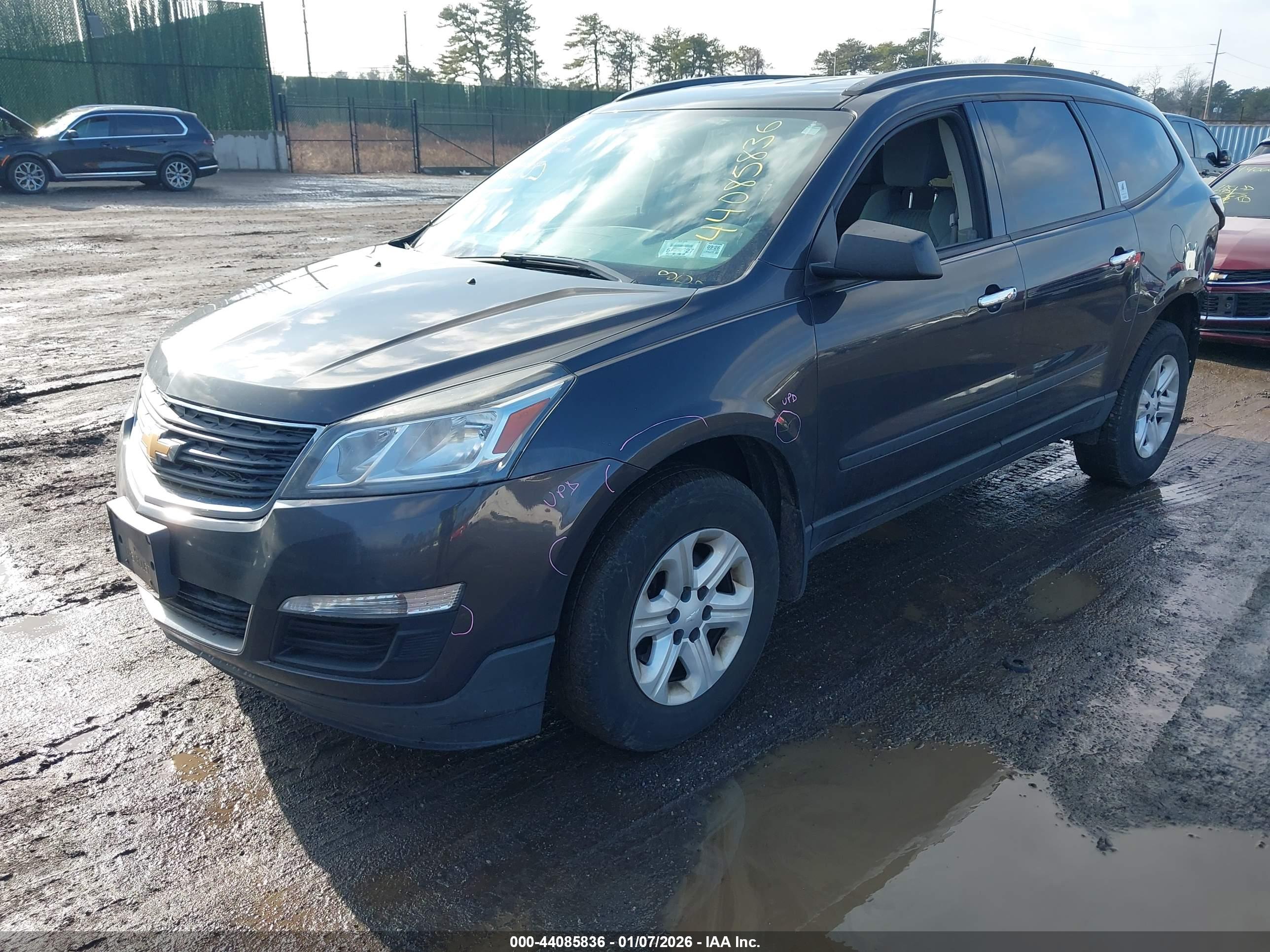 CHEVROLET TRAVERSE image 2