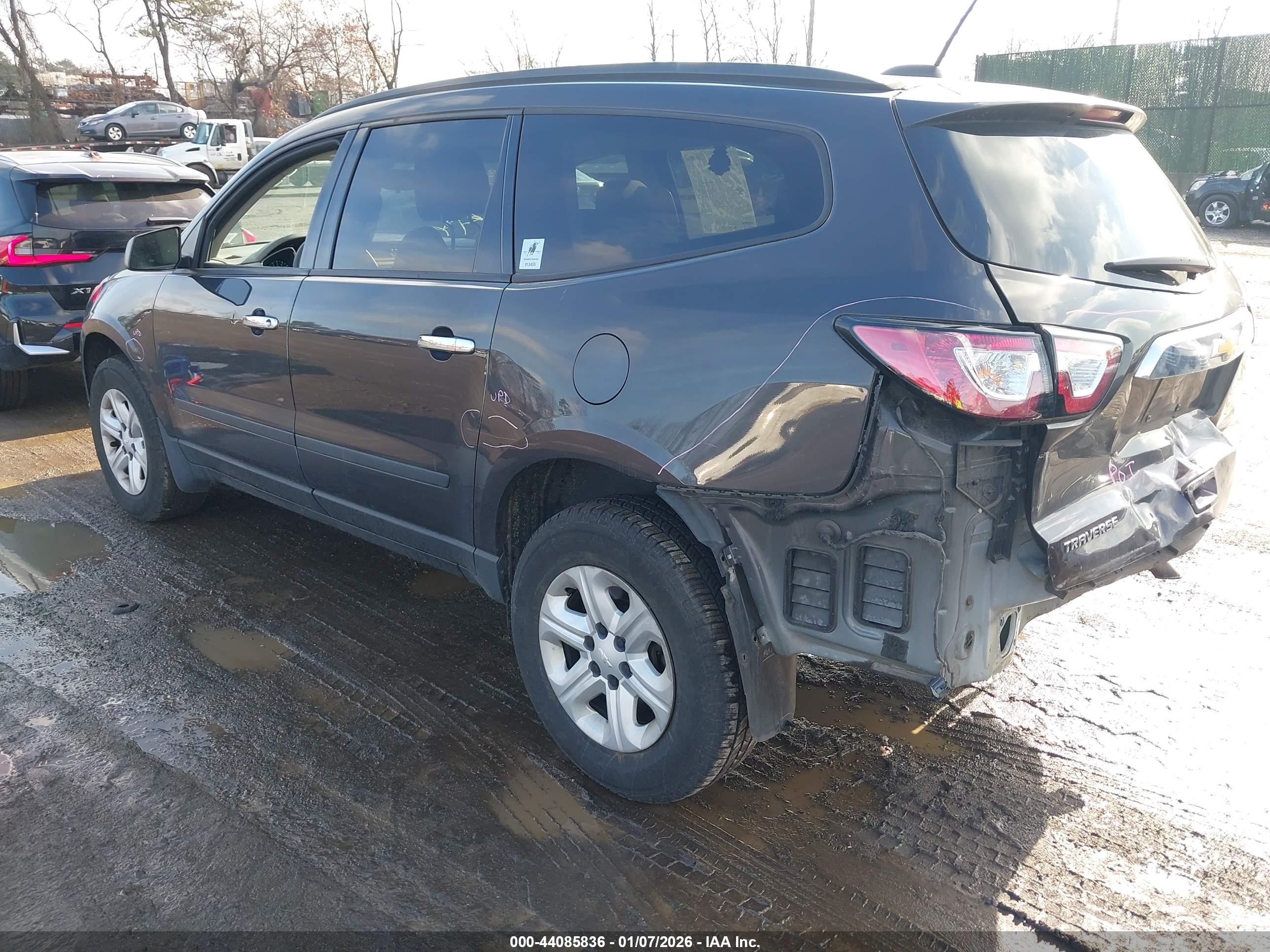 CHEVROLET TRAVERSE image 3