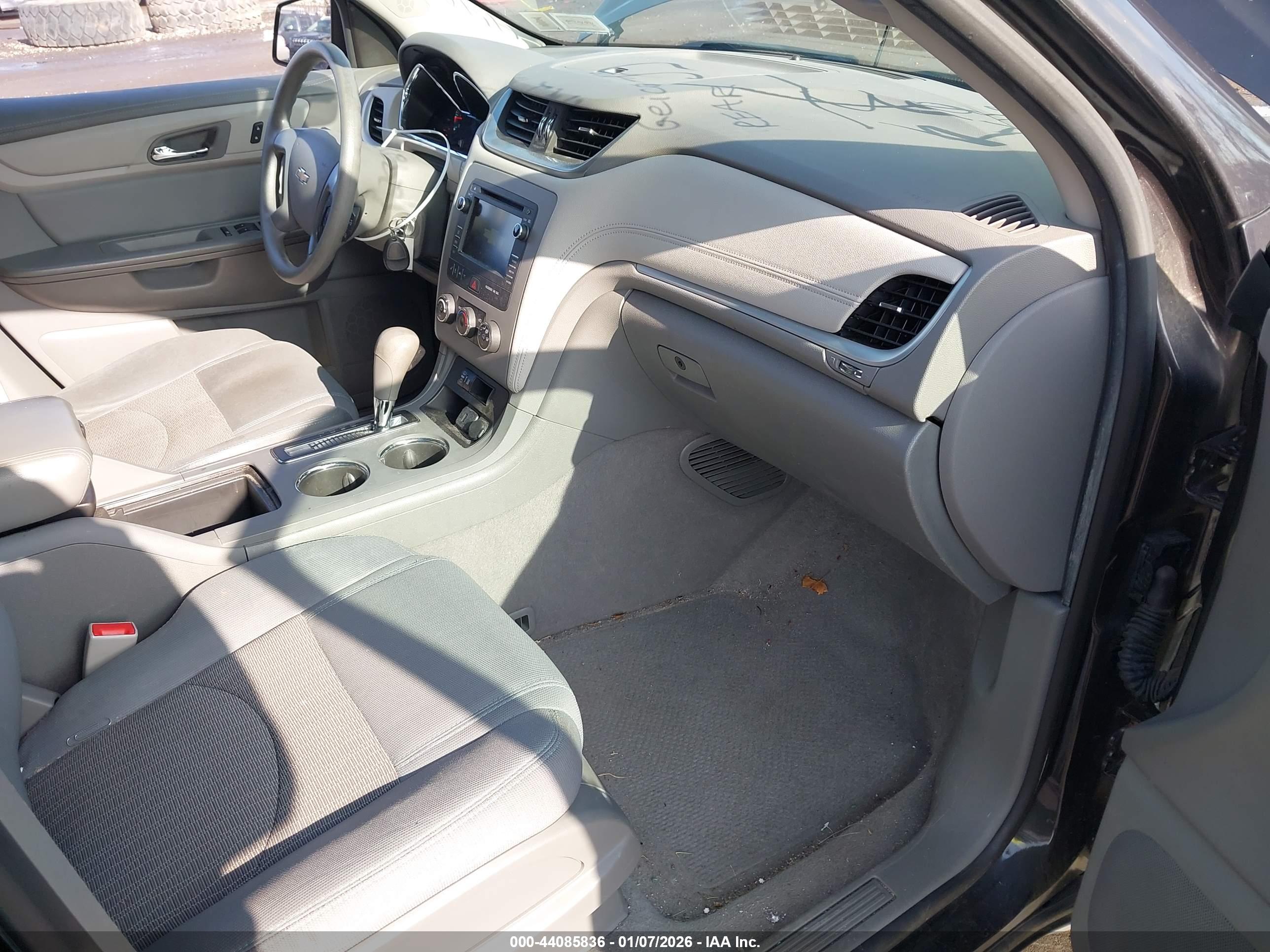 CHEVROLET TRAVERSE image 5