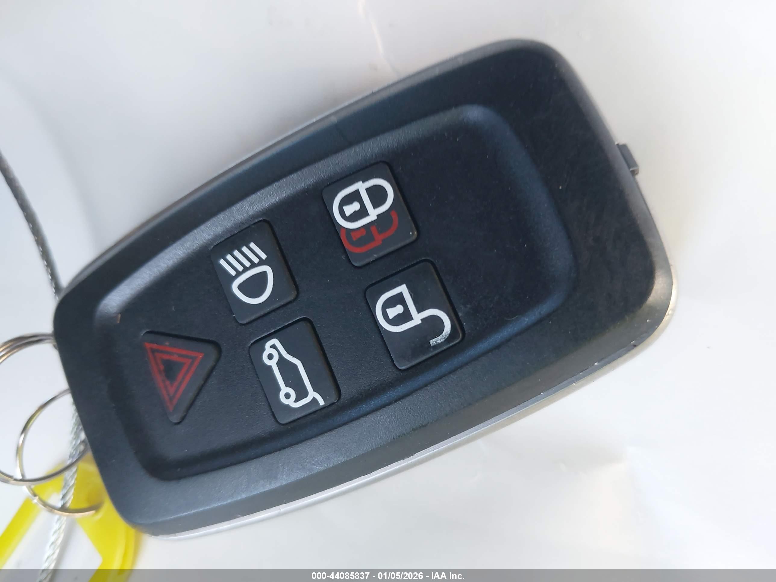 LAND ROVER image 11