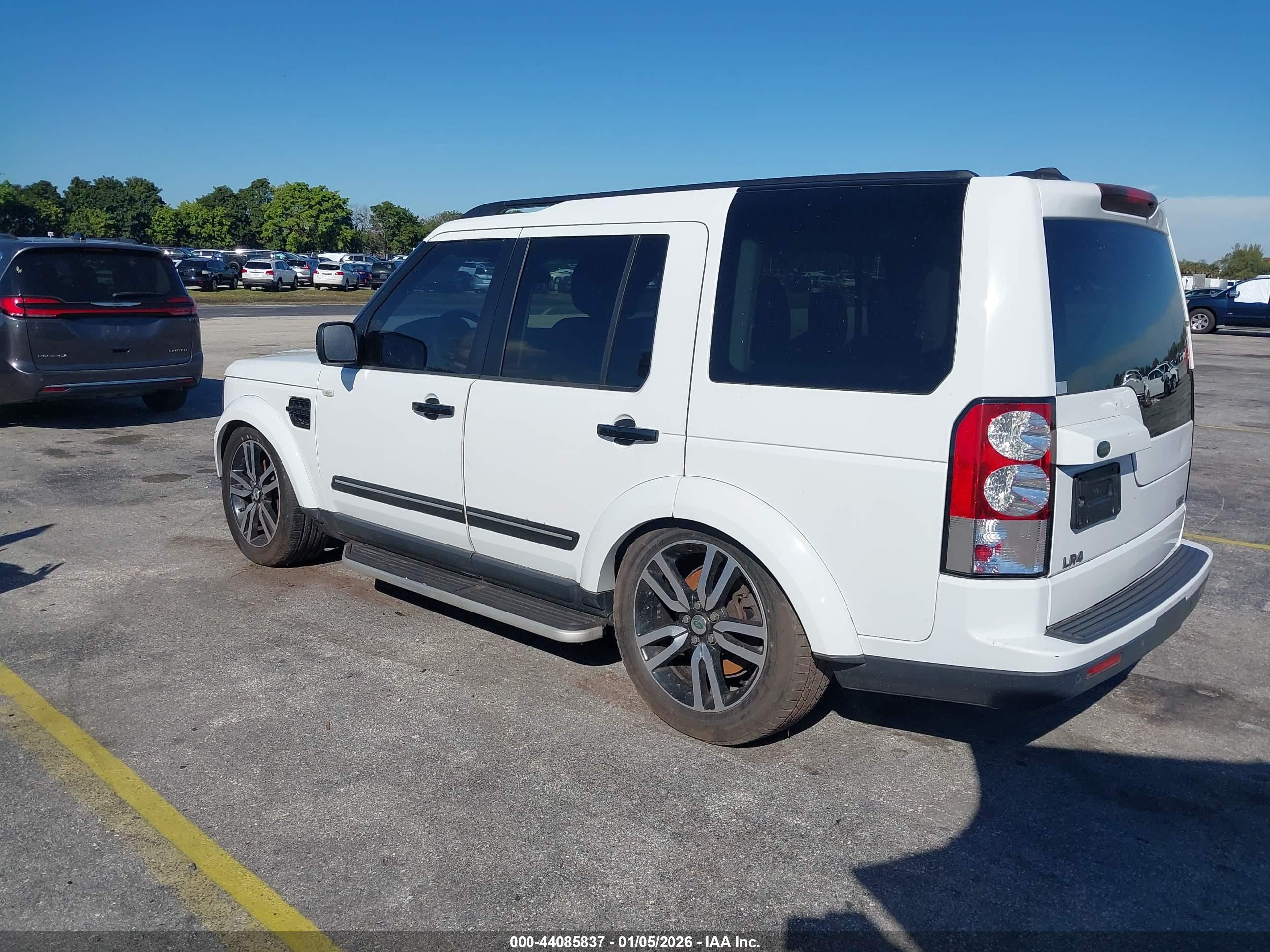 LAND ROVER image 3