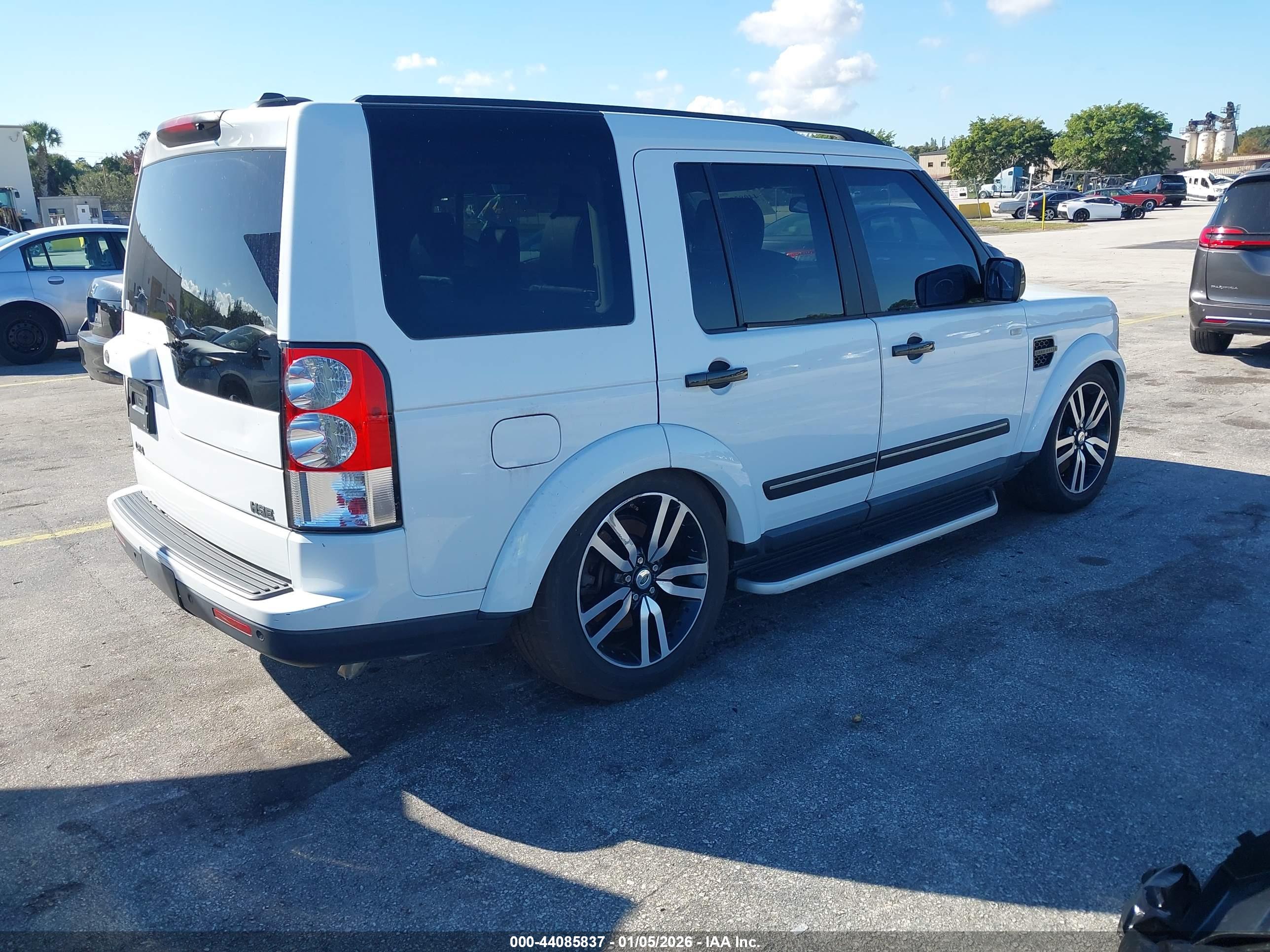 LAND ROVER image 4
