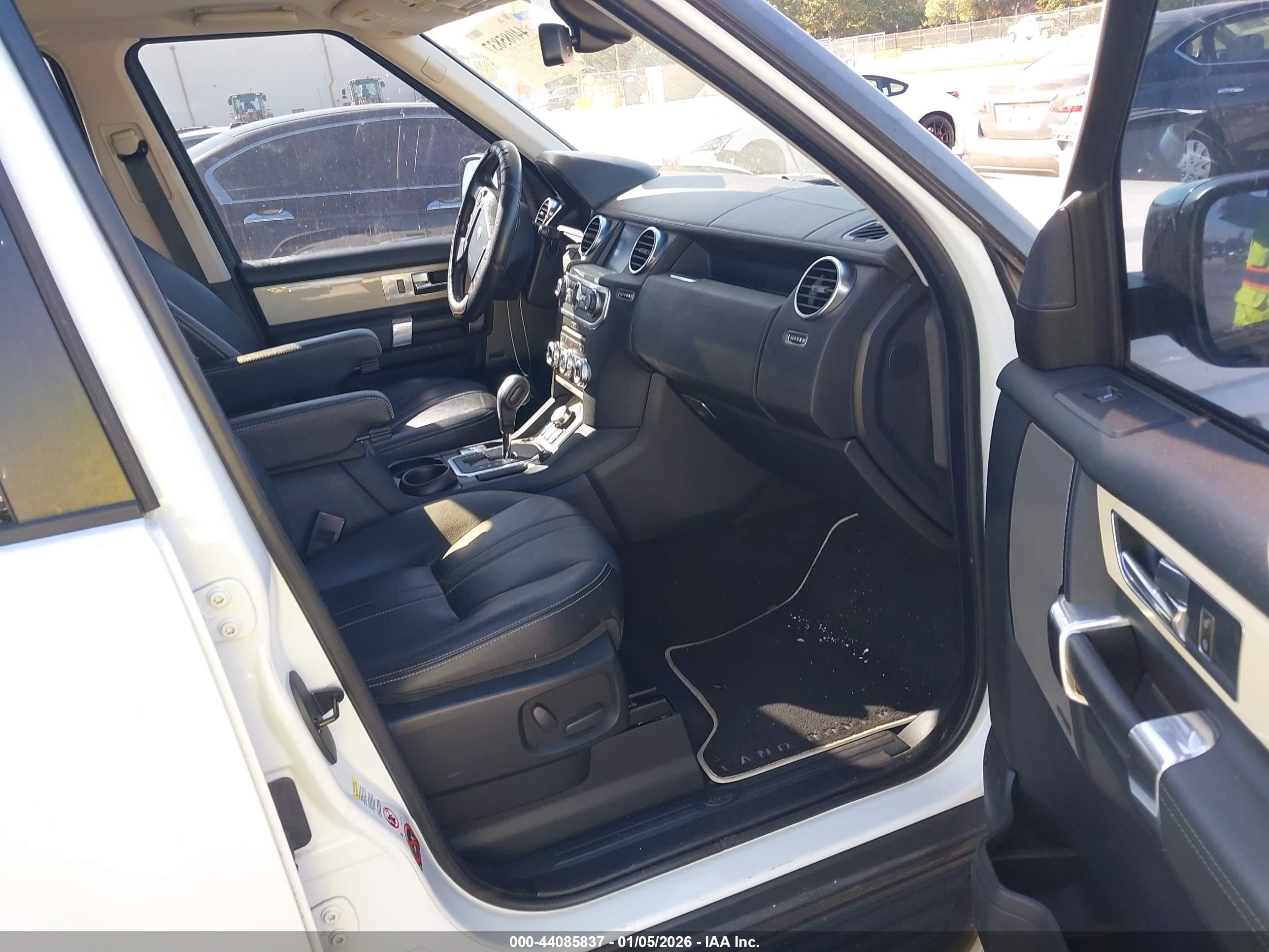 LAND ROVER image 5